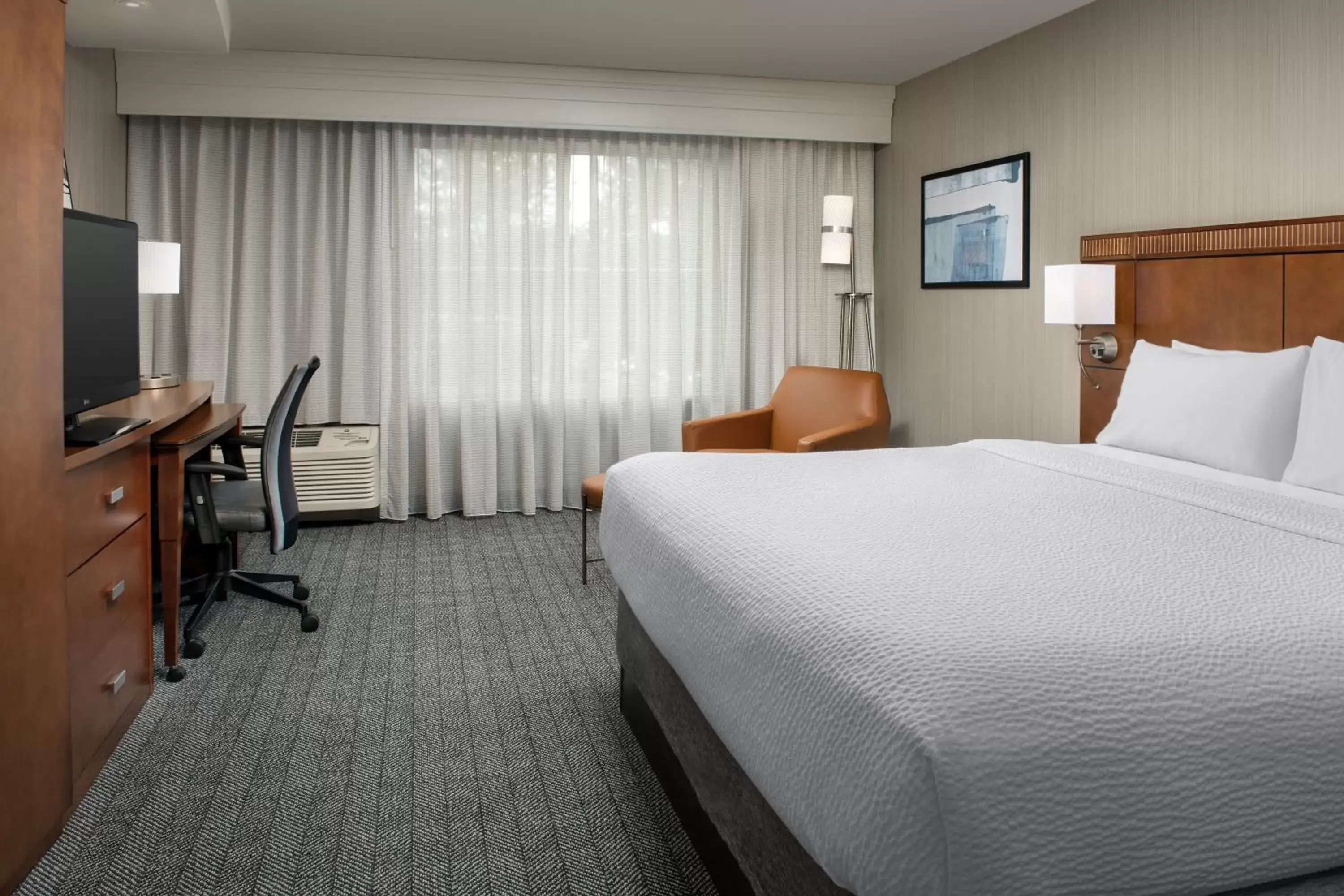 View (from property/room), Bed in Courtyard by Marriott Seattle Kirkland