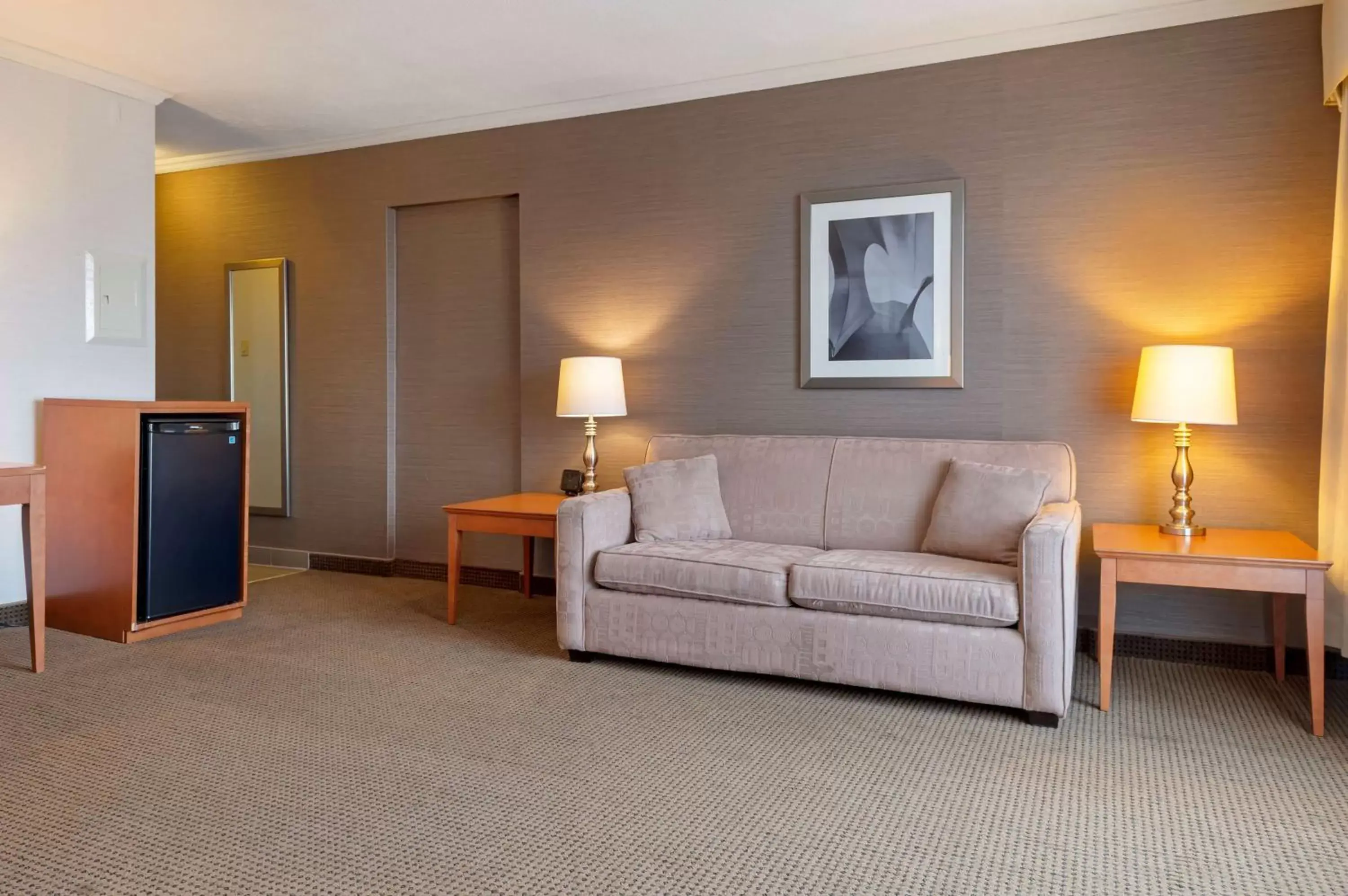 Photo of the whole room, Seating Area in Best Western Plus Gatineau-Ottawa Downtown