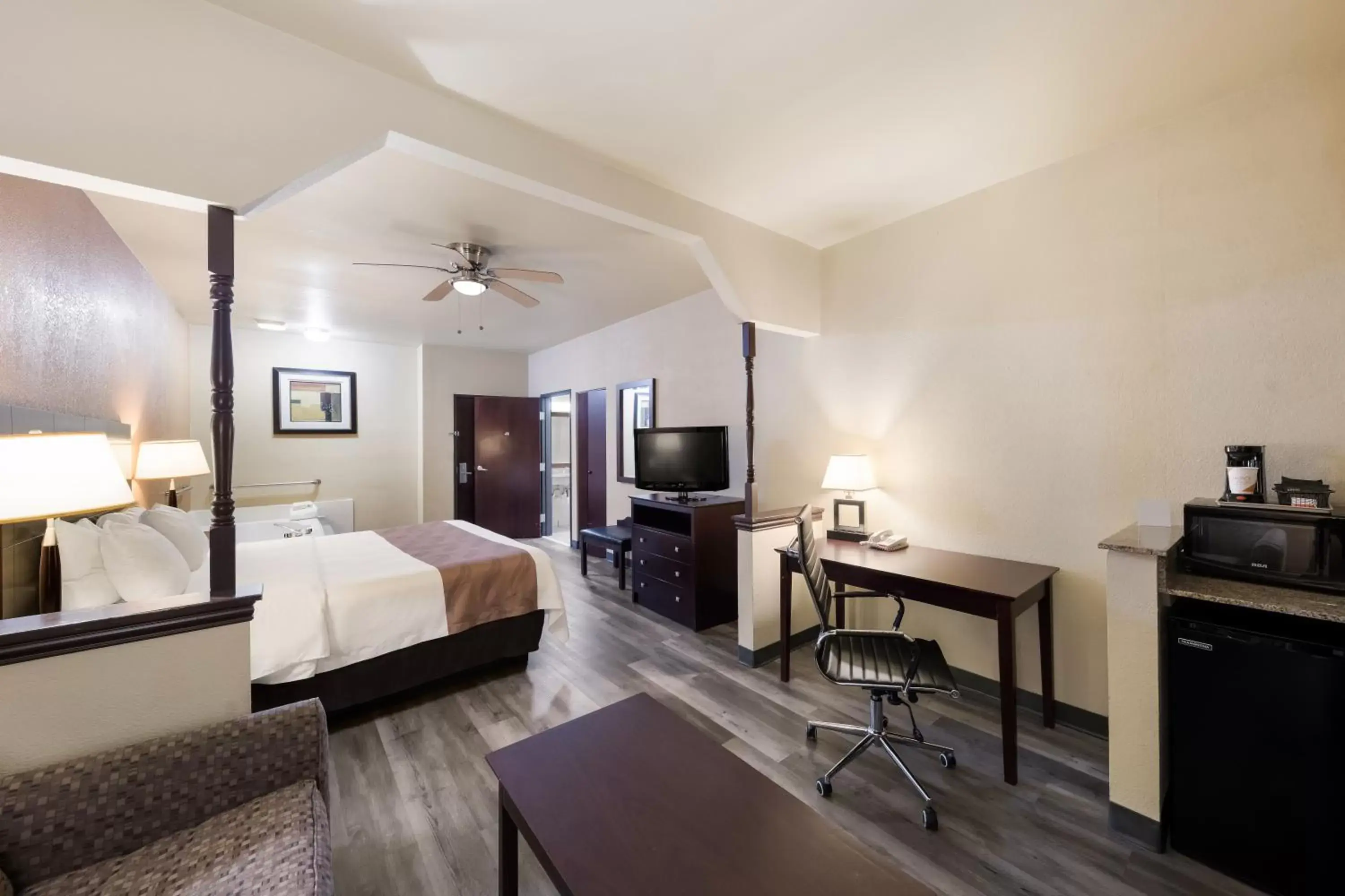 Bedroom, Seating Area in Quality Inn and Suites Terrell