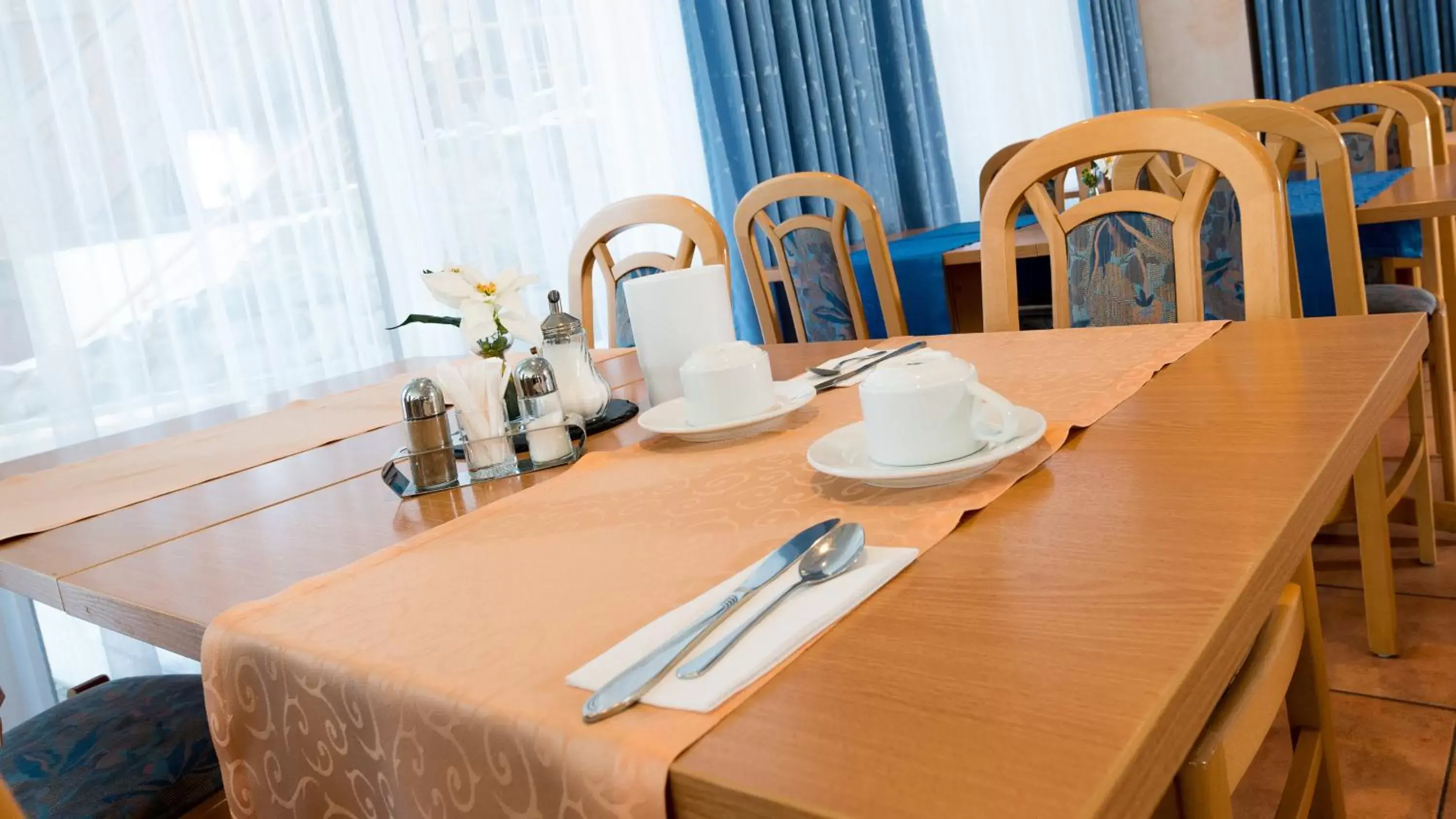 Dining area in Hotel Alpenperle