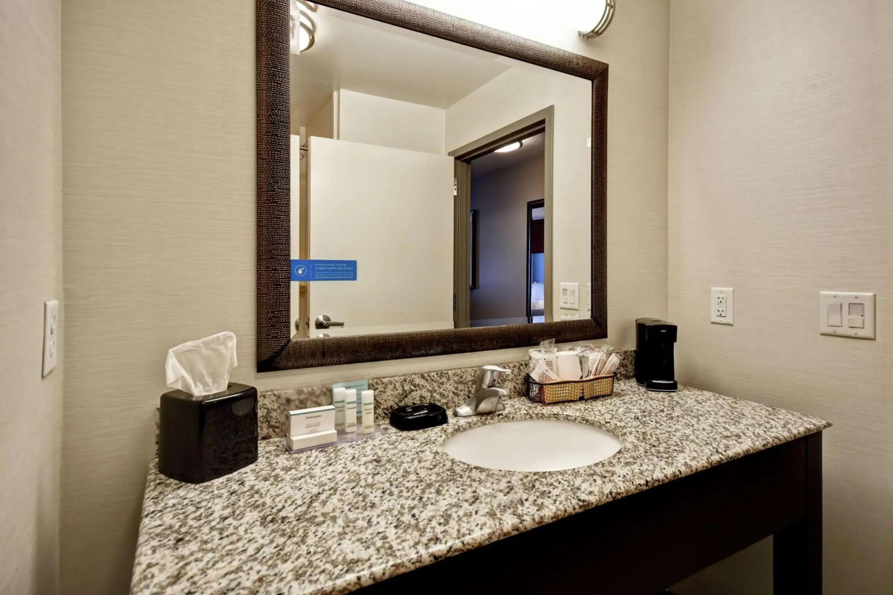 Photo of the whole room, Bathroom in Hampton Inn By Hilton Middletown