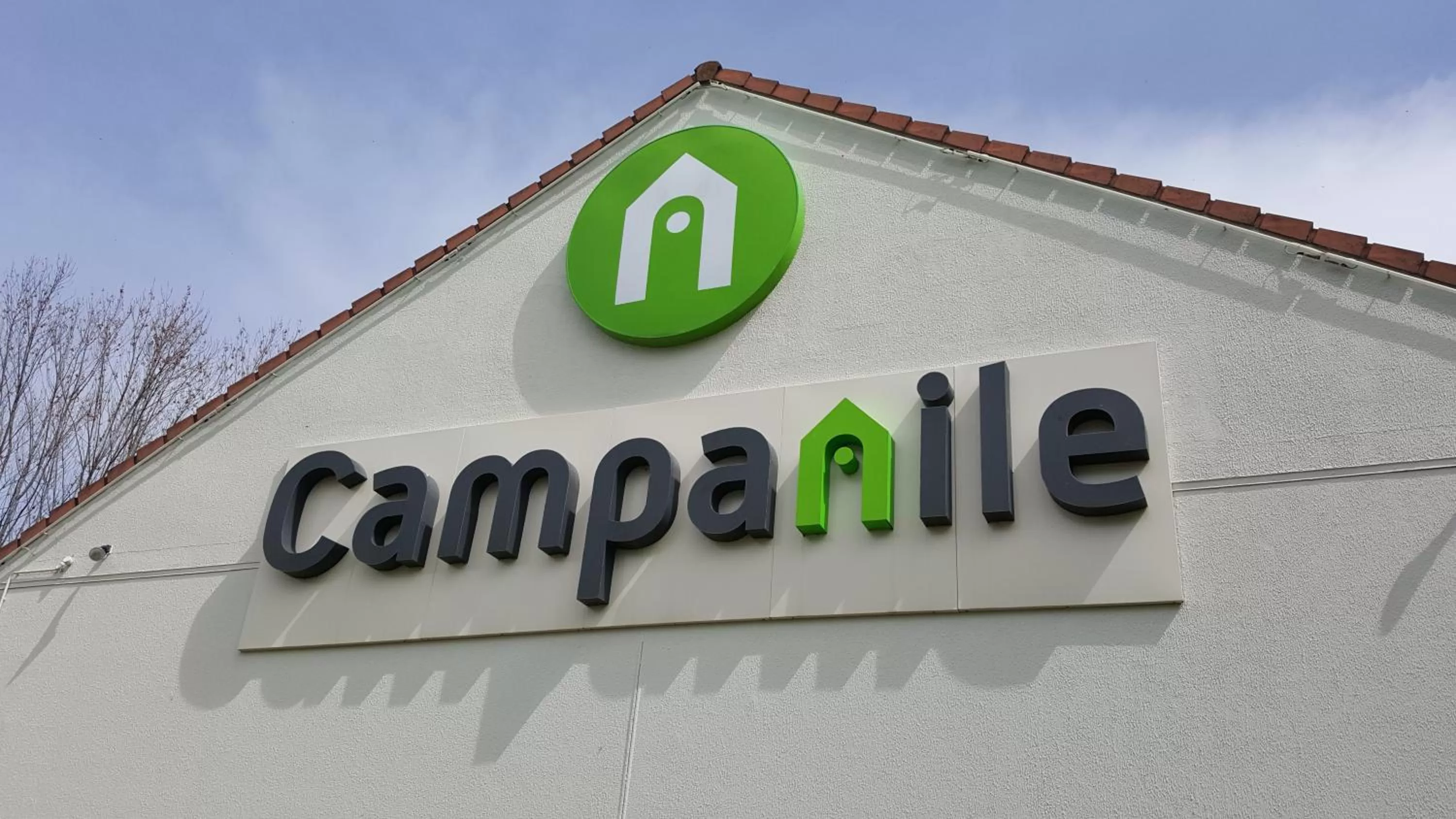 Property logo or sign in Campanile Montluçon ~ Saint-Victor