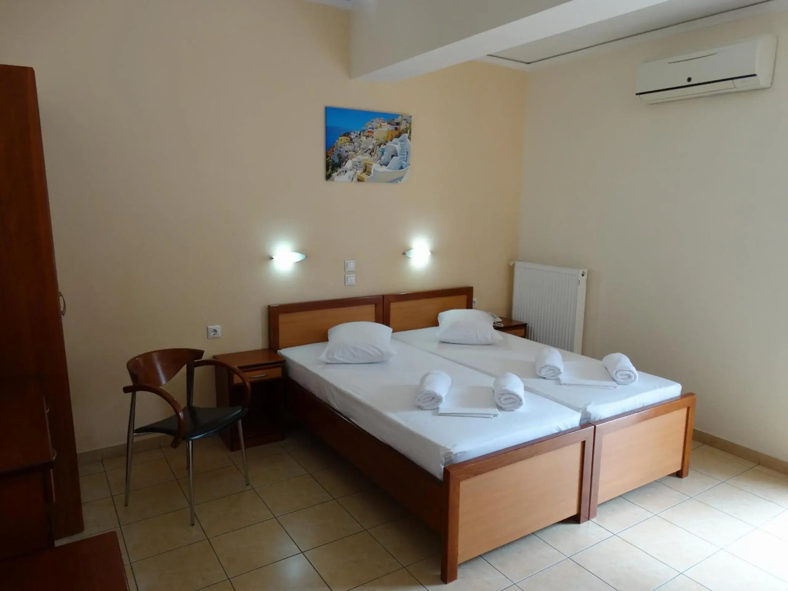 Bedroom, Bed in Faros I