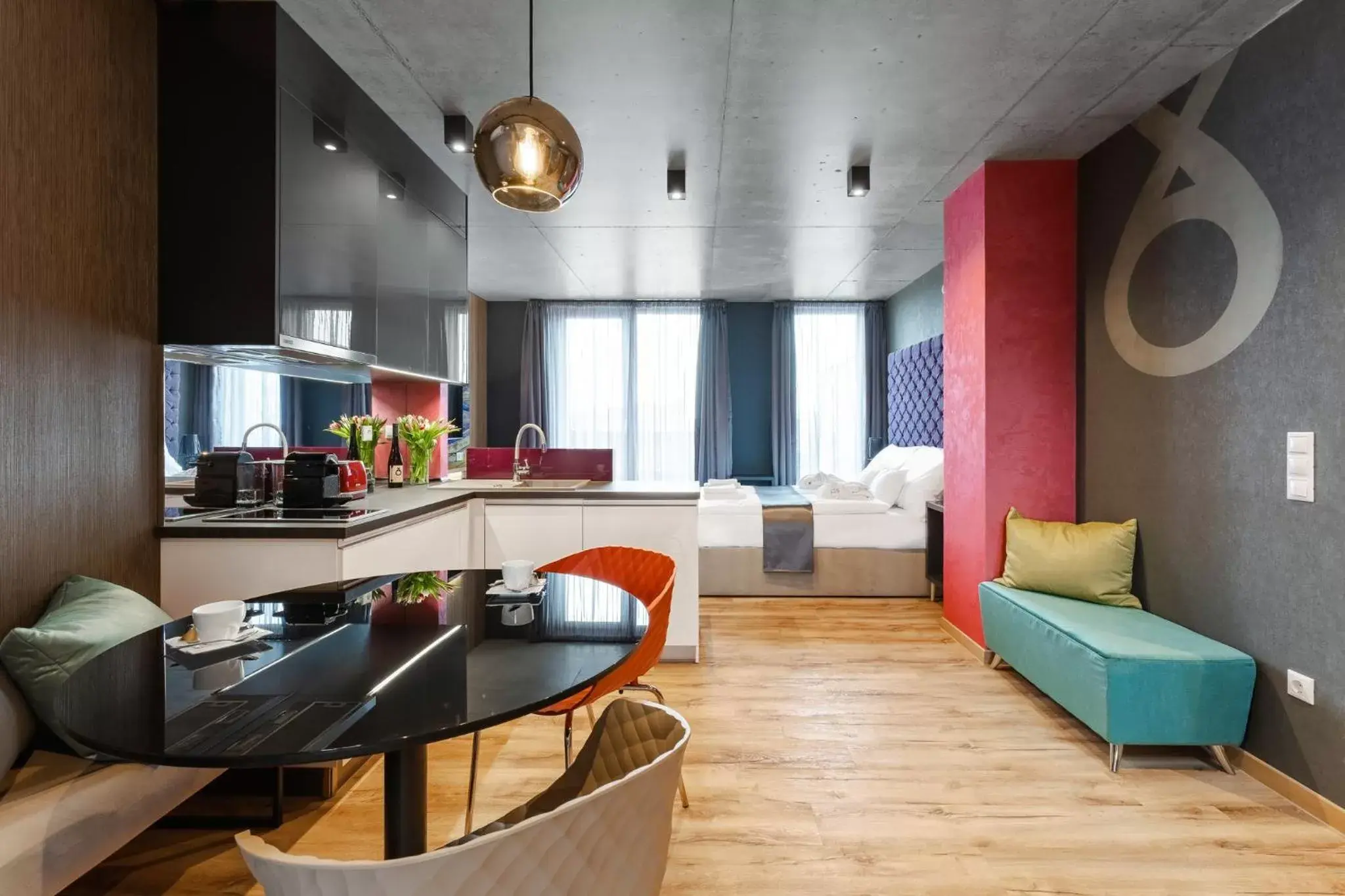 Luxury Penthouse Suite with Outdoor Jacuzzi in Onyx Luxury Budapest Luxury Penthouse Suite with Outdoor Jacuzzi in Onyx Luxury Budapest