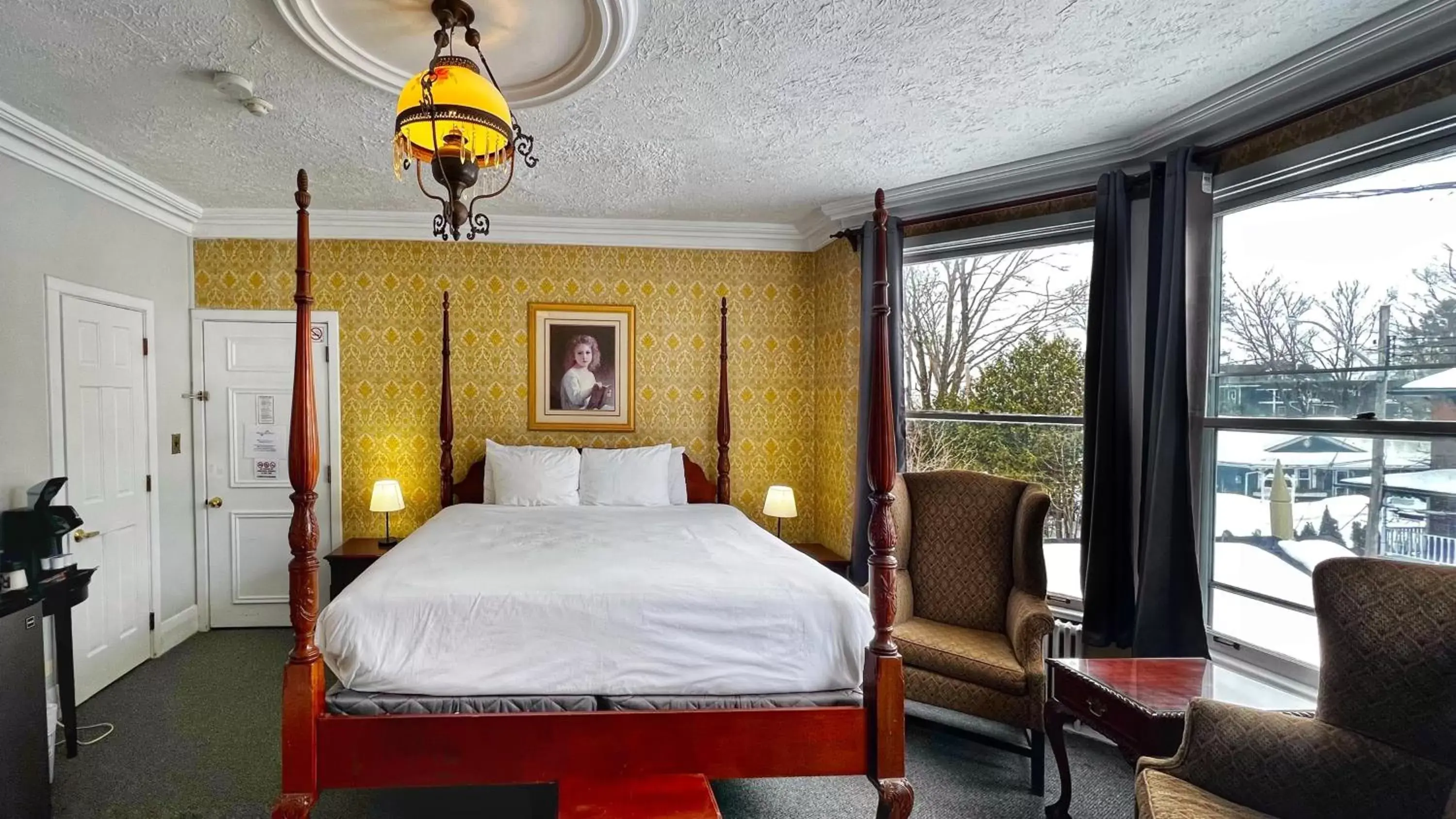 Standard King Room in Inn at the Falls Standard King Room in Inn at the Falls