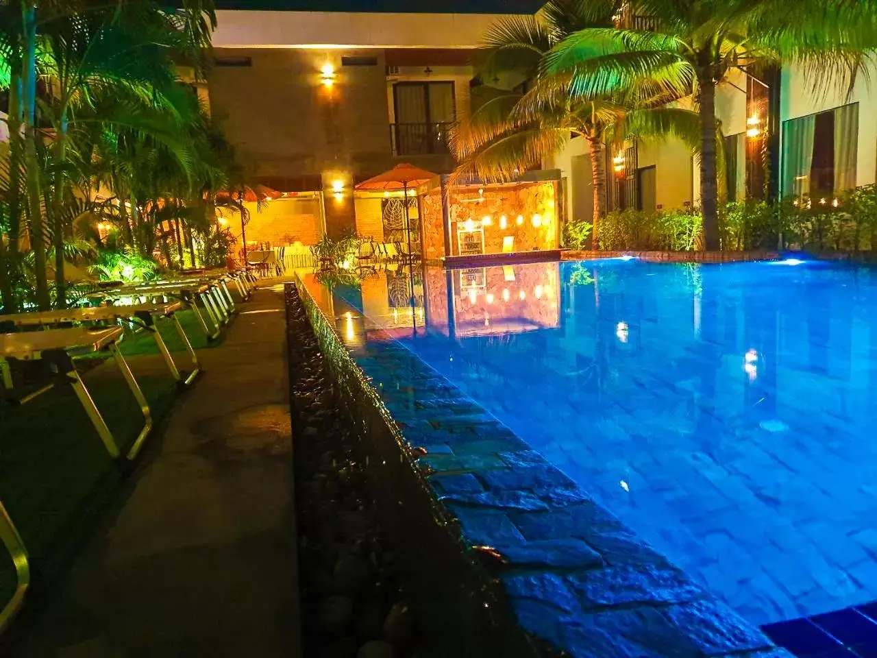 Swimming Pool in Central Corner d'Angkor