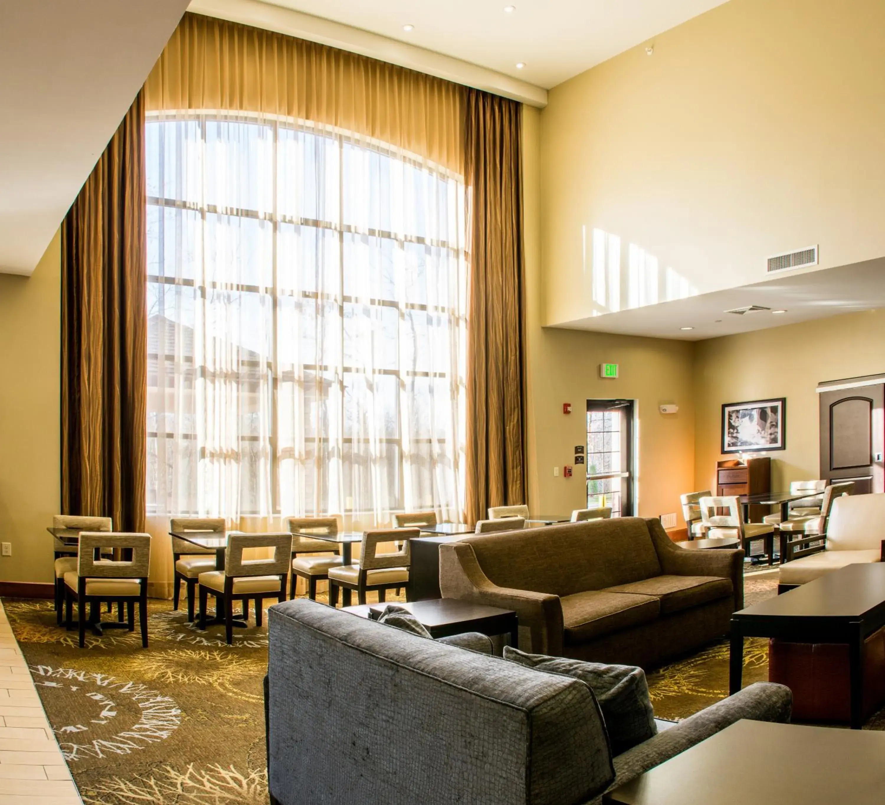 Restaurant/places to eat, Seating Area in Staybridge Suites Schererville