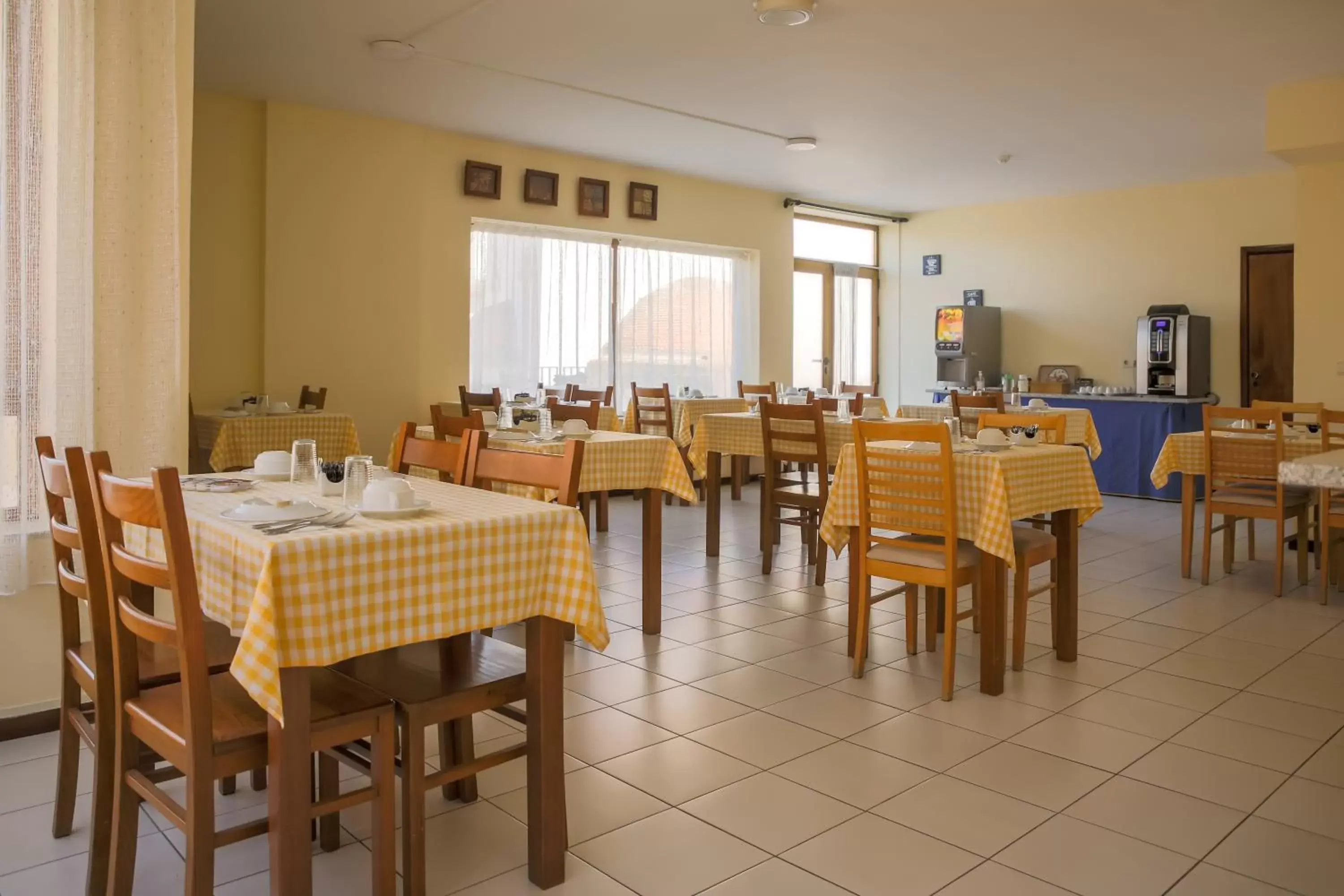 Dining area, Restaurant/Places to Eat in Imperio Hotel