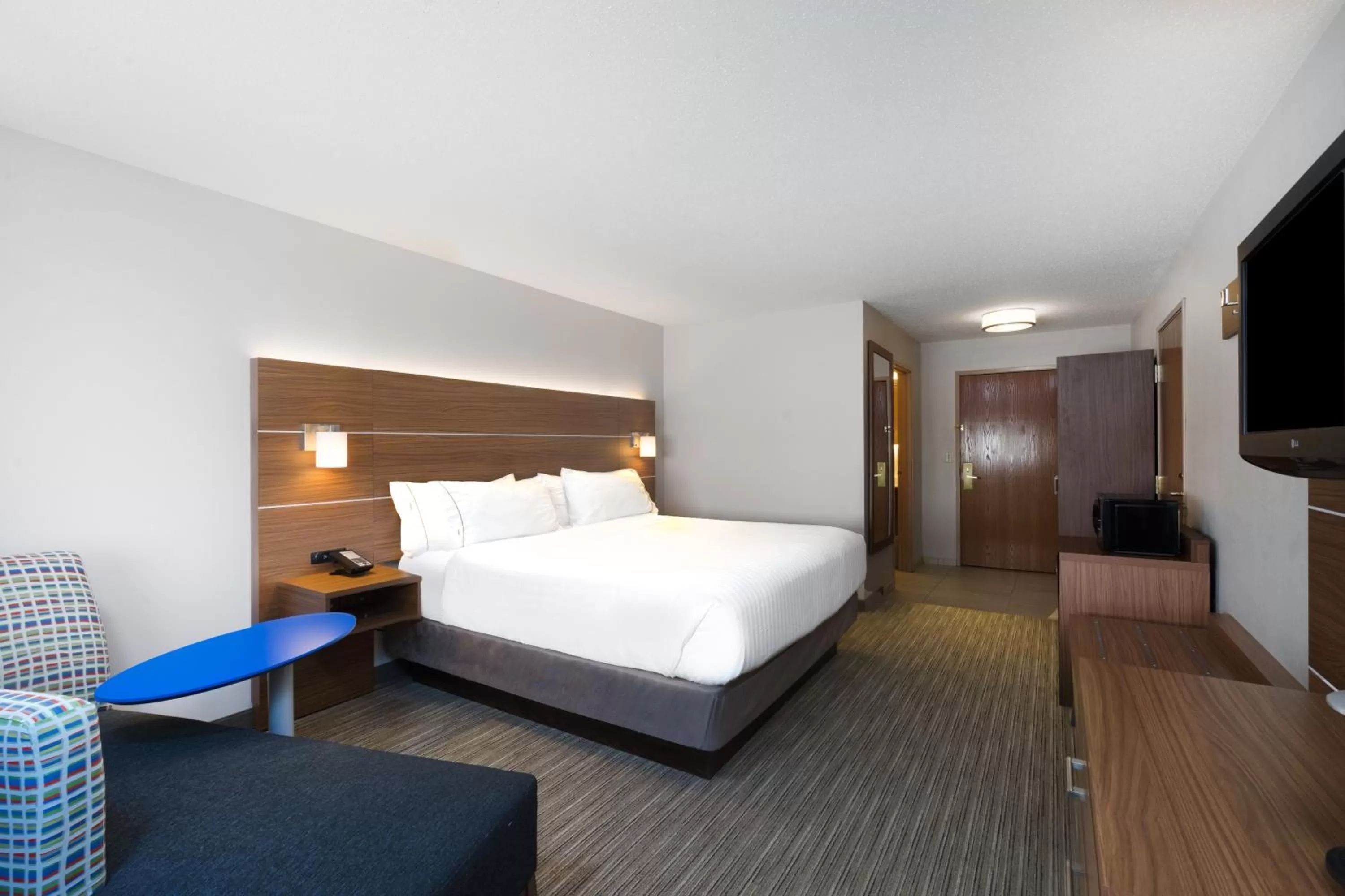 Photo of the whole room, Bed in Holiday Inn Express Hotel Howe / Sturgis by IHG