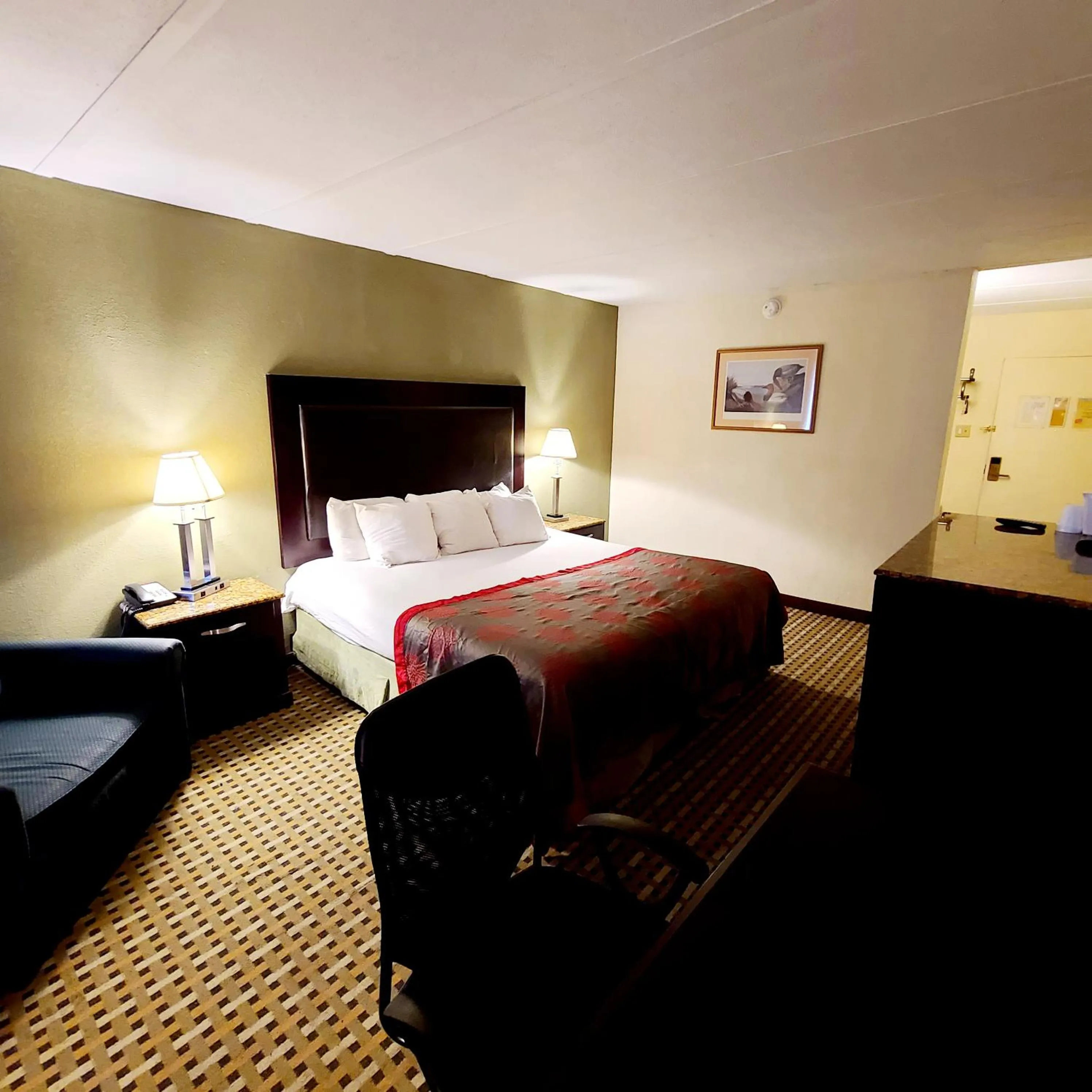 Photo of the whole room, Bed in Town Inn