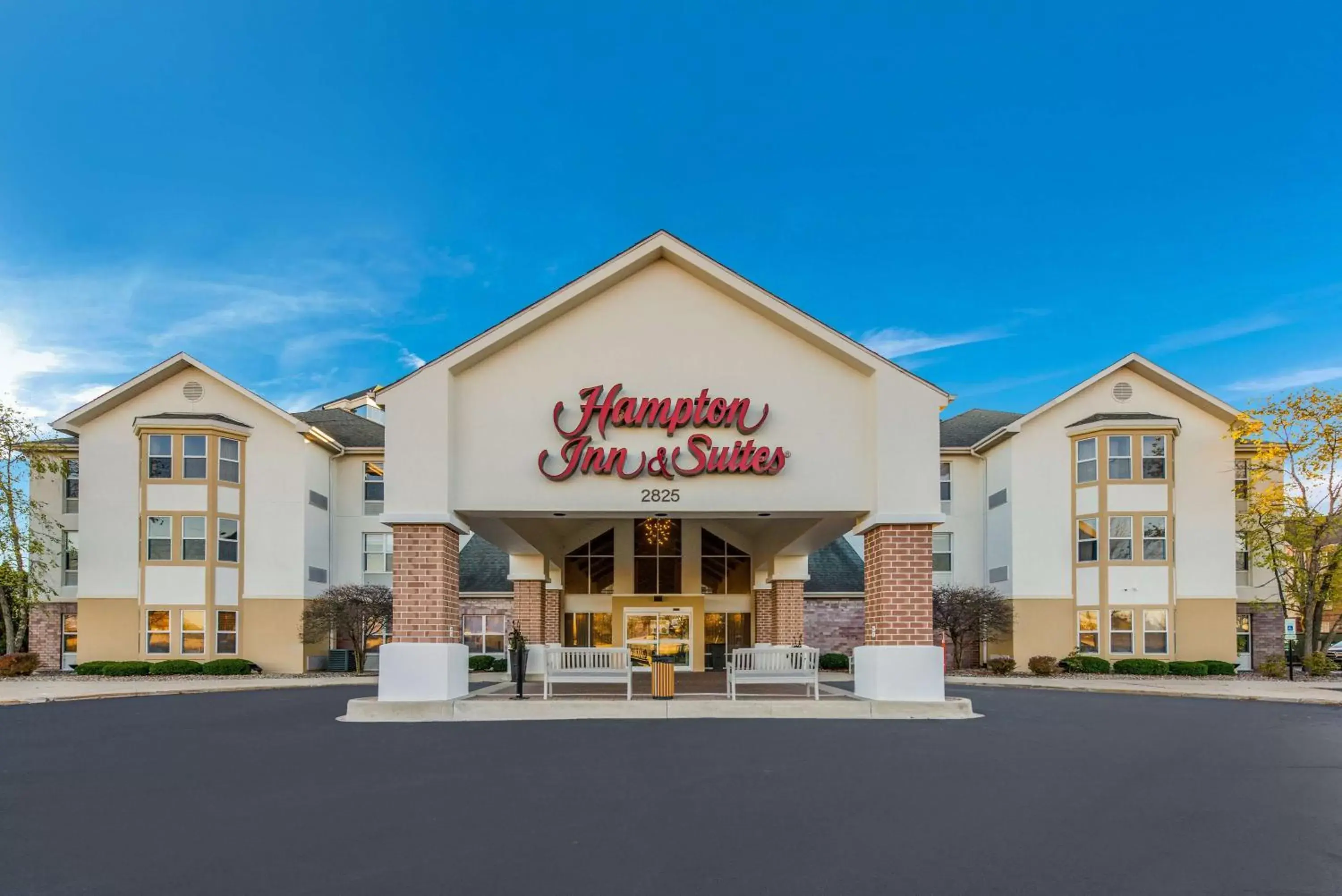 Property building in Hampton Inn & Suites Chicago-Hoffman Estates Property building in Hampton Inn & Suites Chicago-Hoffman Estates
