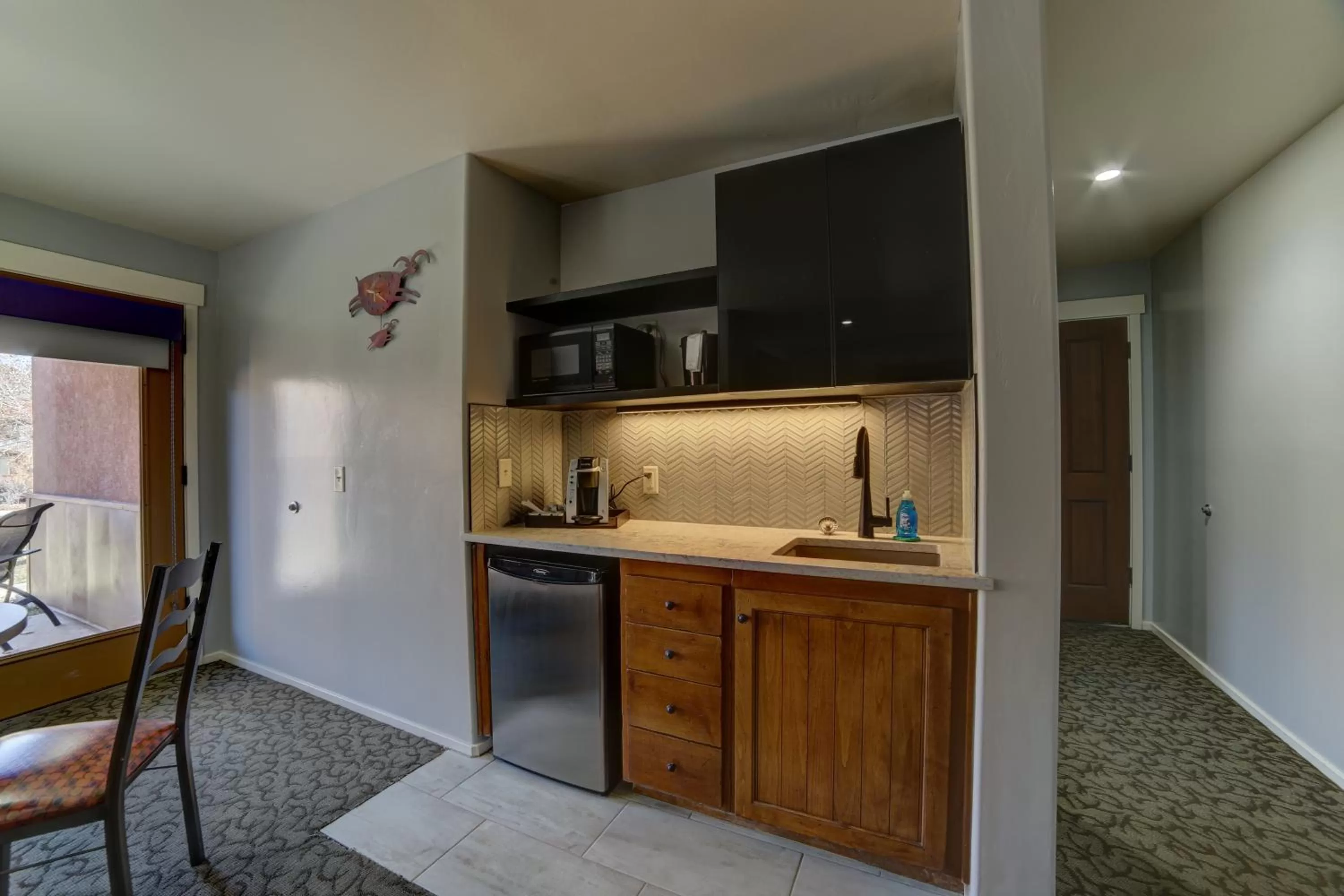 Kitchen or kitchenette in The Gonzo Inn