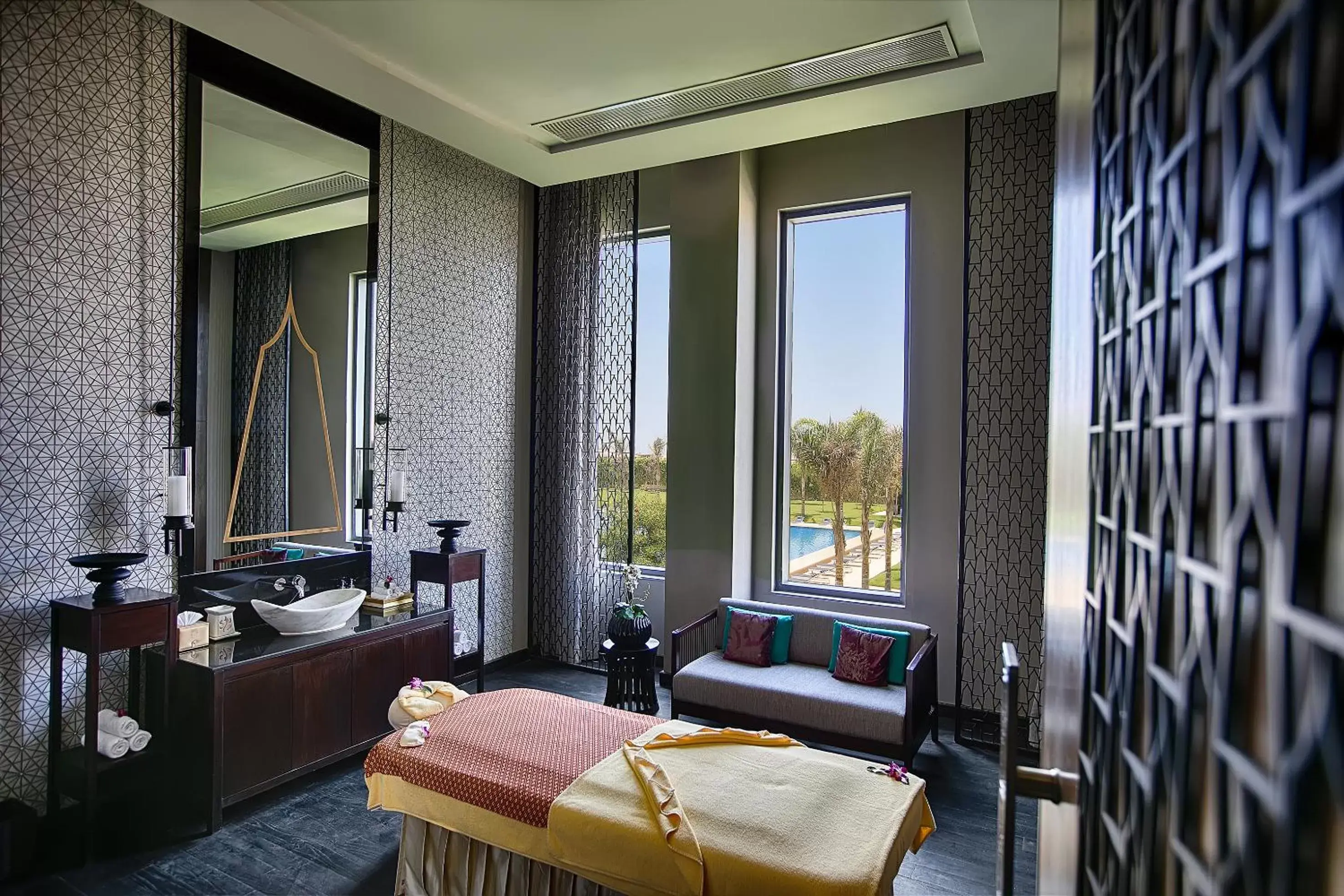 Massage in Dusit Thani LakeView Cairo