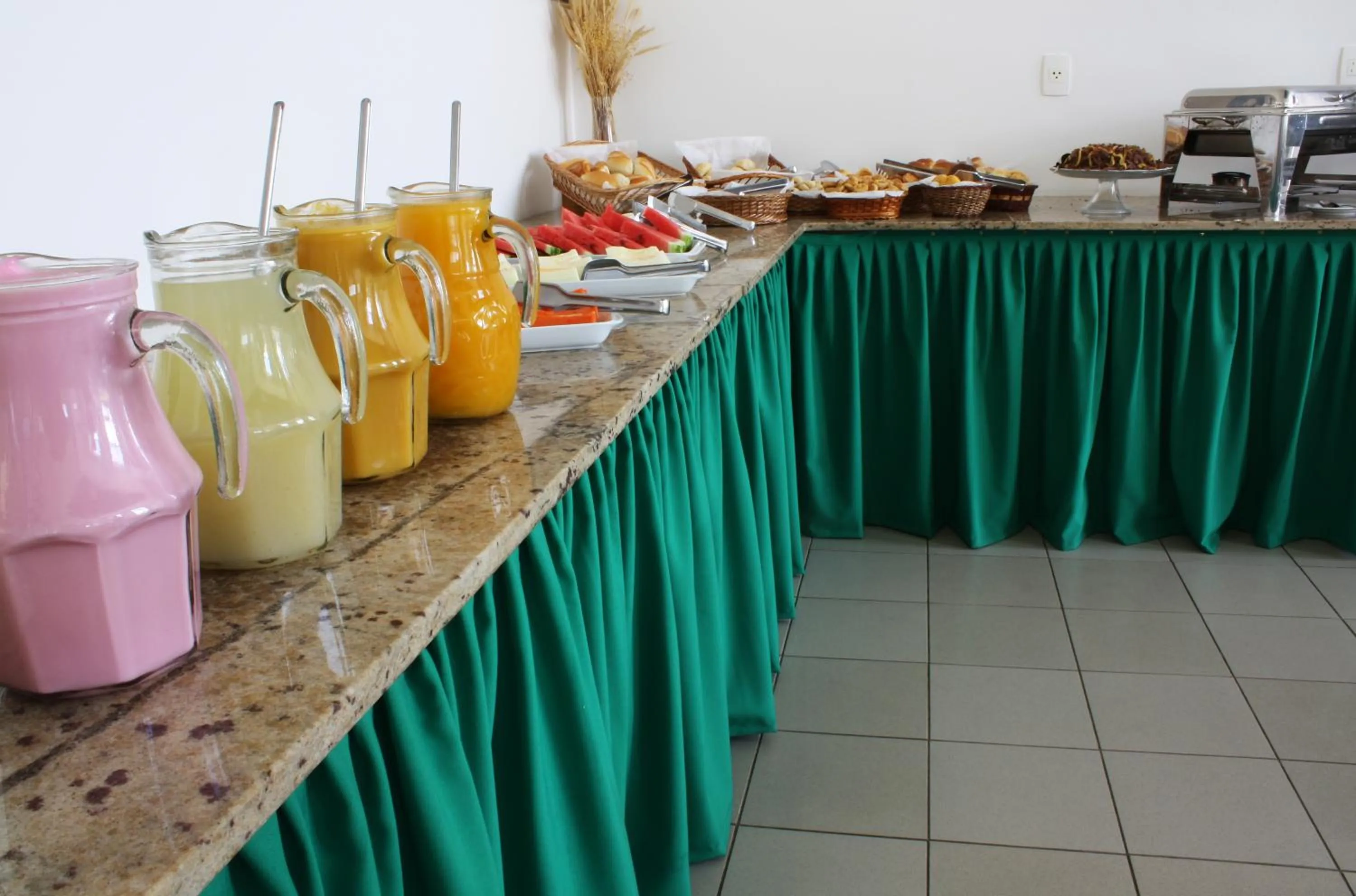 Restaurant/places to eat in Pisa Plaza Hotel