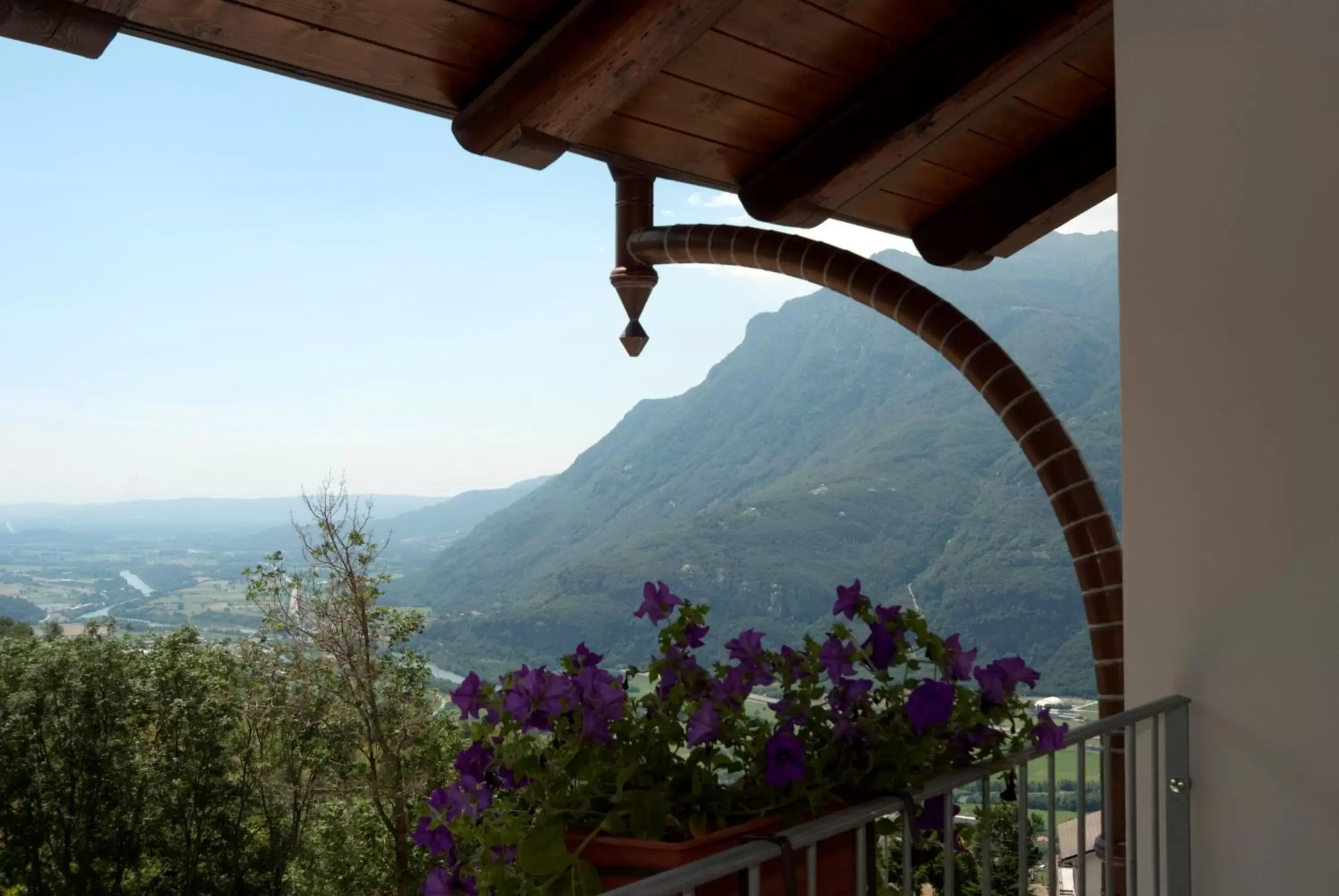 Facade/entrance, Mountain View in Il Falco E La Volpe