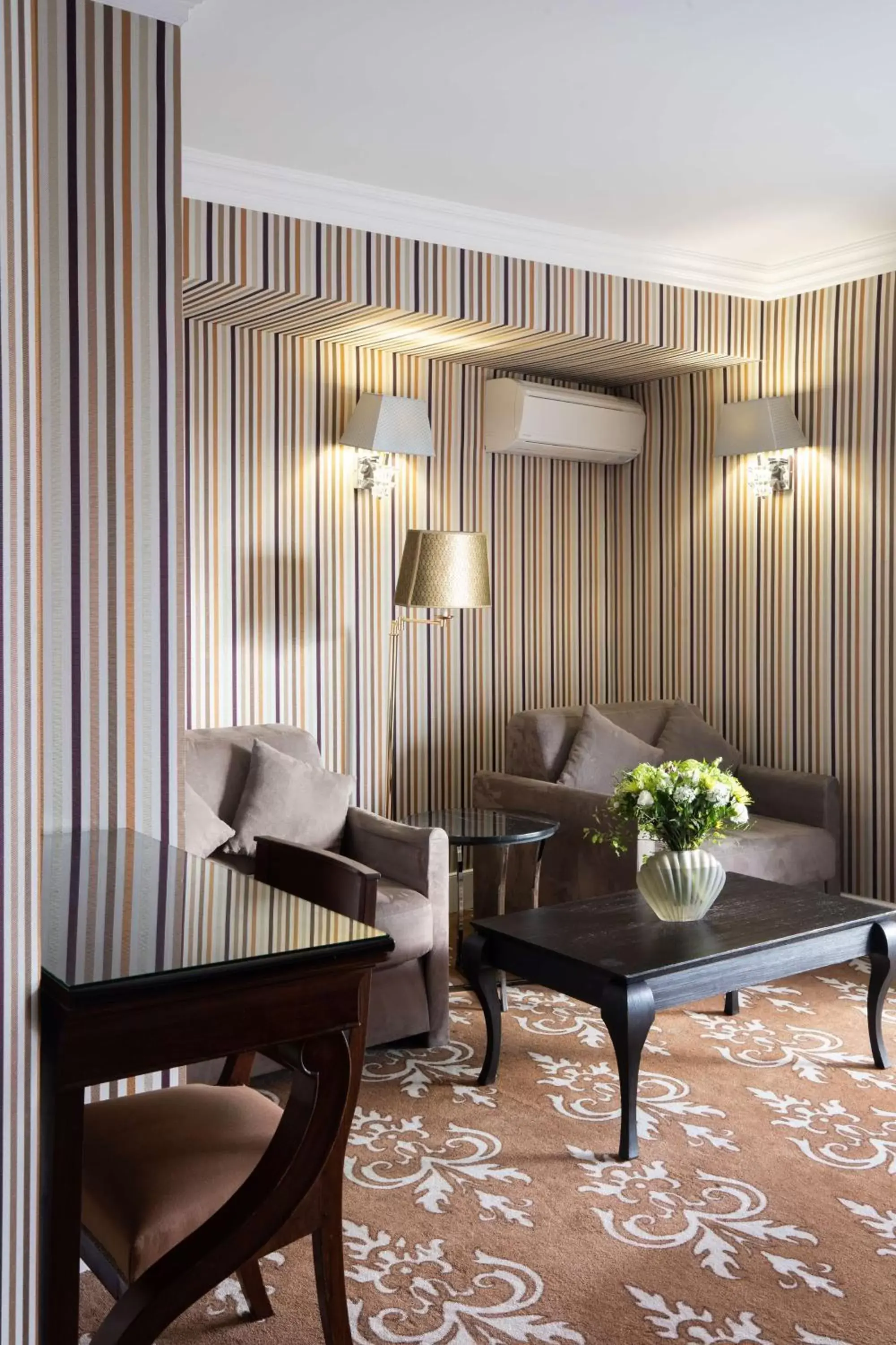Living room, Seating Area in Maison Astor Paris, Curio Collection by Hilton