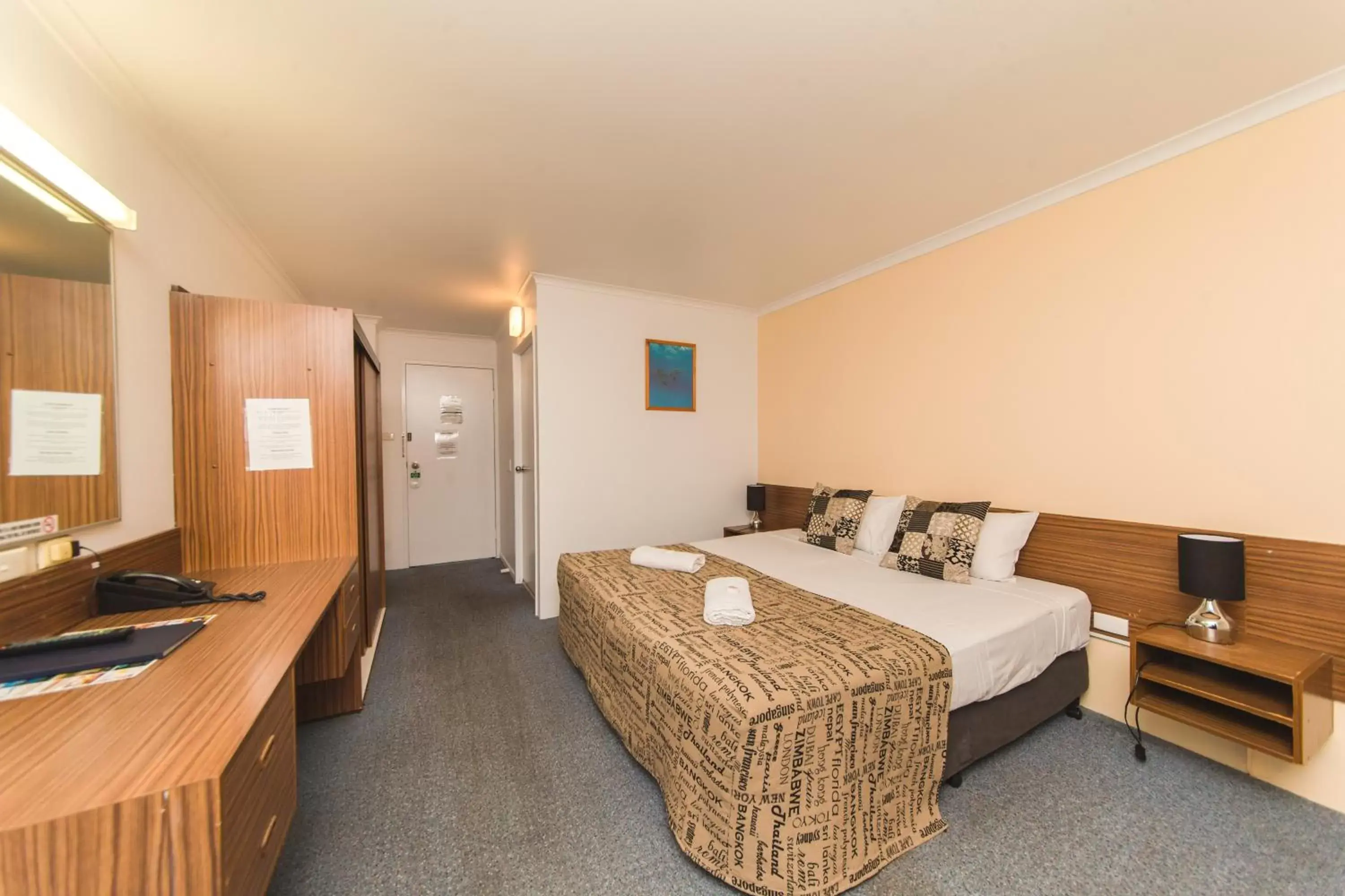 Bed in Hampton Villa Motel Bed in Hampton Villa Motel