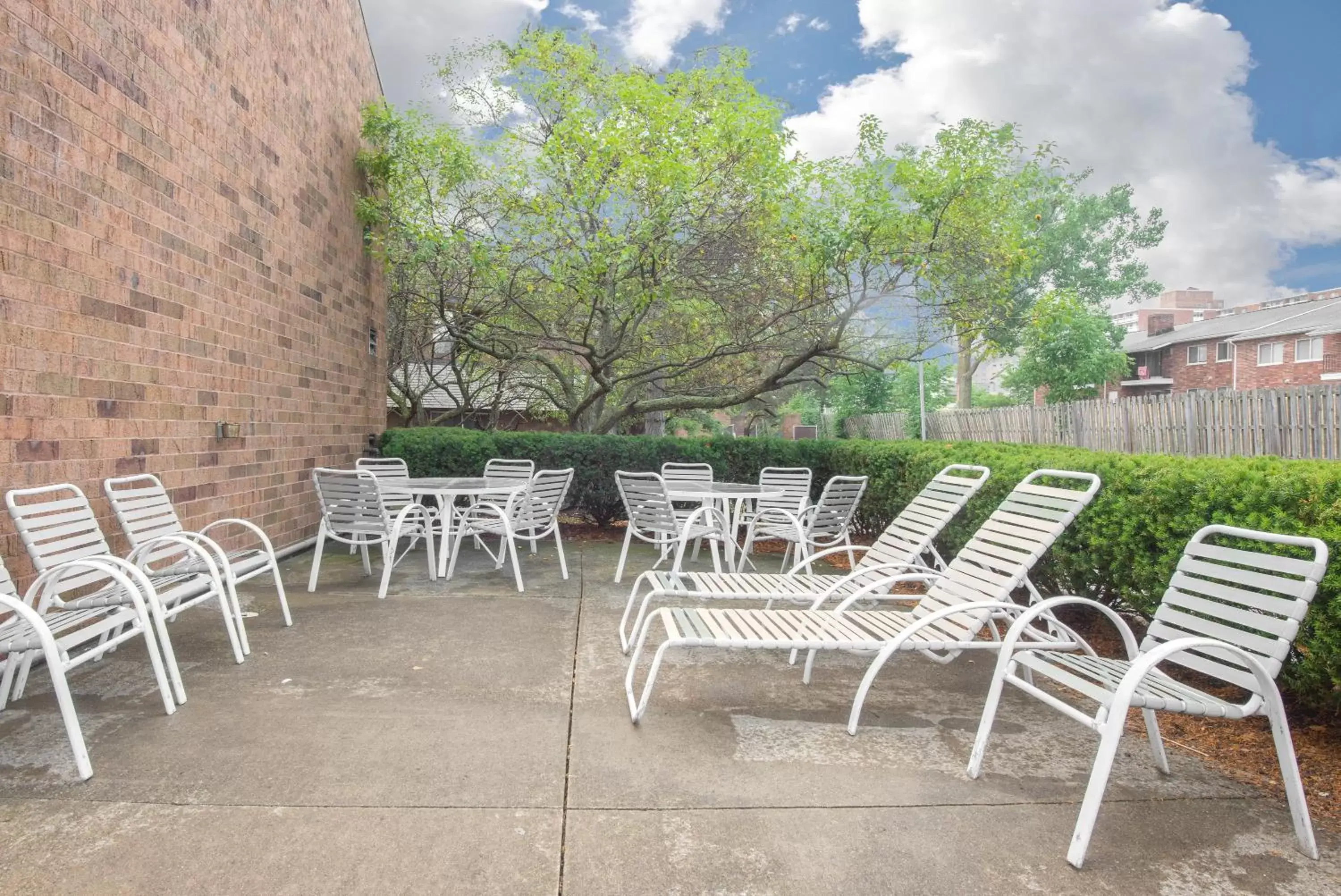 Patio, Patio/Outdoor Area in Skylight Inn Cleveland Willoughby