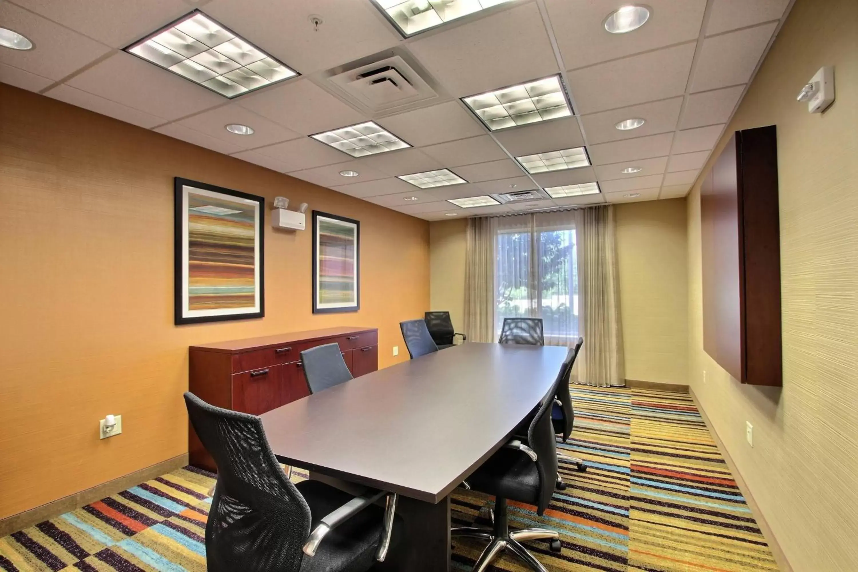 Meeting/conference room in Fairfield Inn & Suites by Marriott Milwaukee Airport