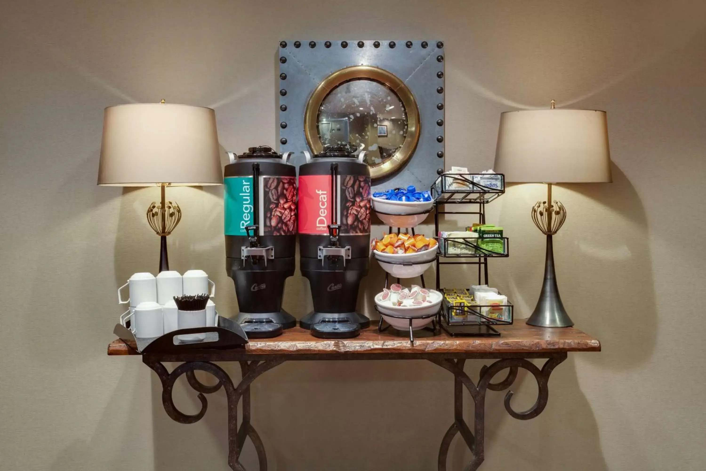 Dining area in Homewood Suites Savannah Historic District/Riverfront