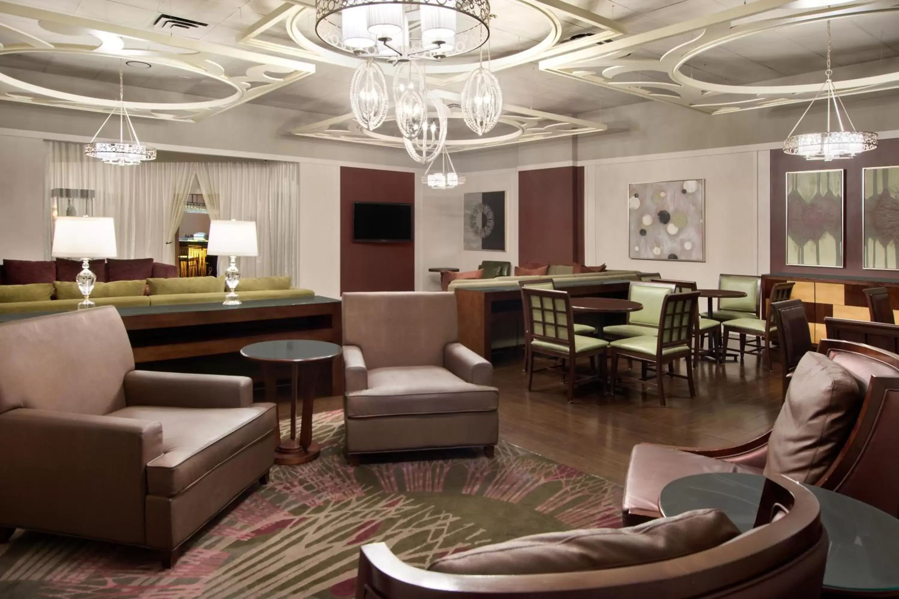 Communal lounge/ TV room in Harrah's North Kansas City Hotel & Casino