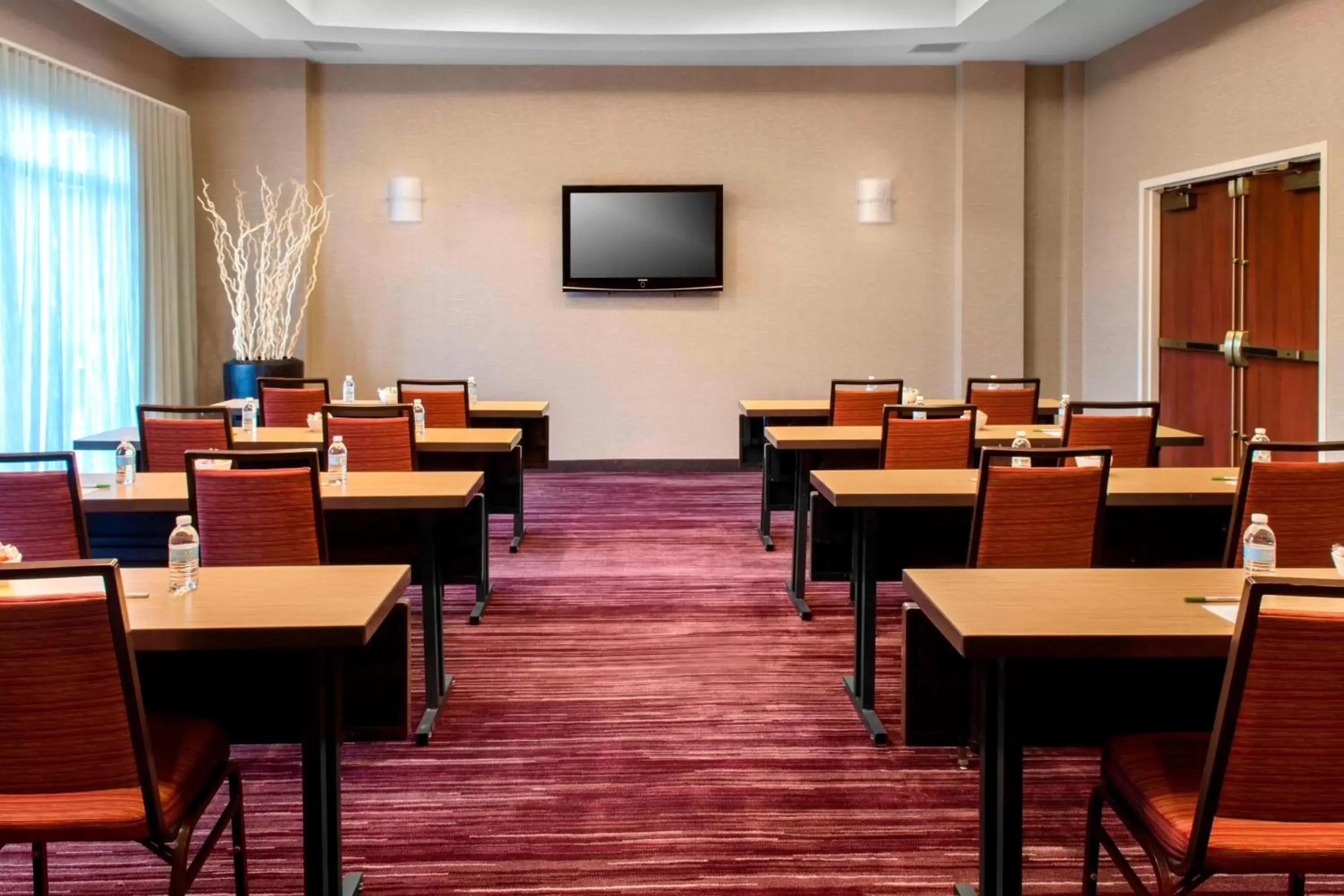 Meeting/conference room in Courtyard by Marriott Newark Elizabeth