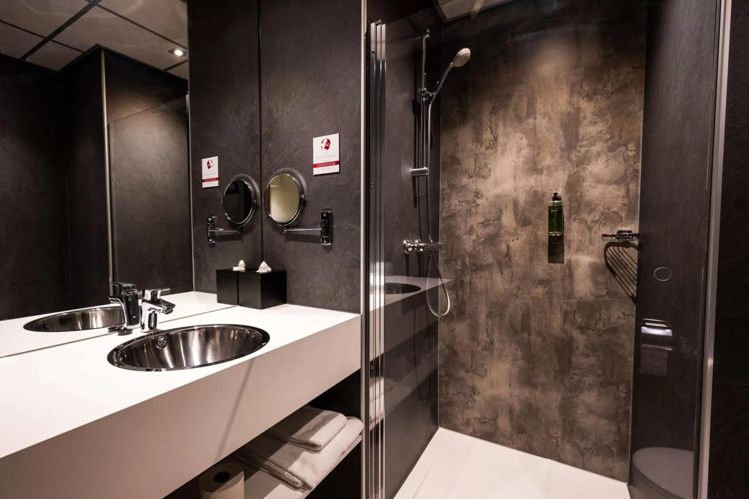 Bathroom in Flonk Hotel Groningen Zuid, BW Signature Collection voorheen Best Western Plus Hotel Groningen Plaza