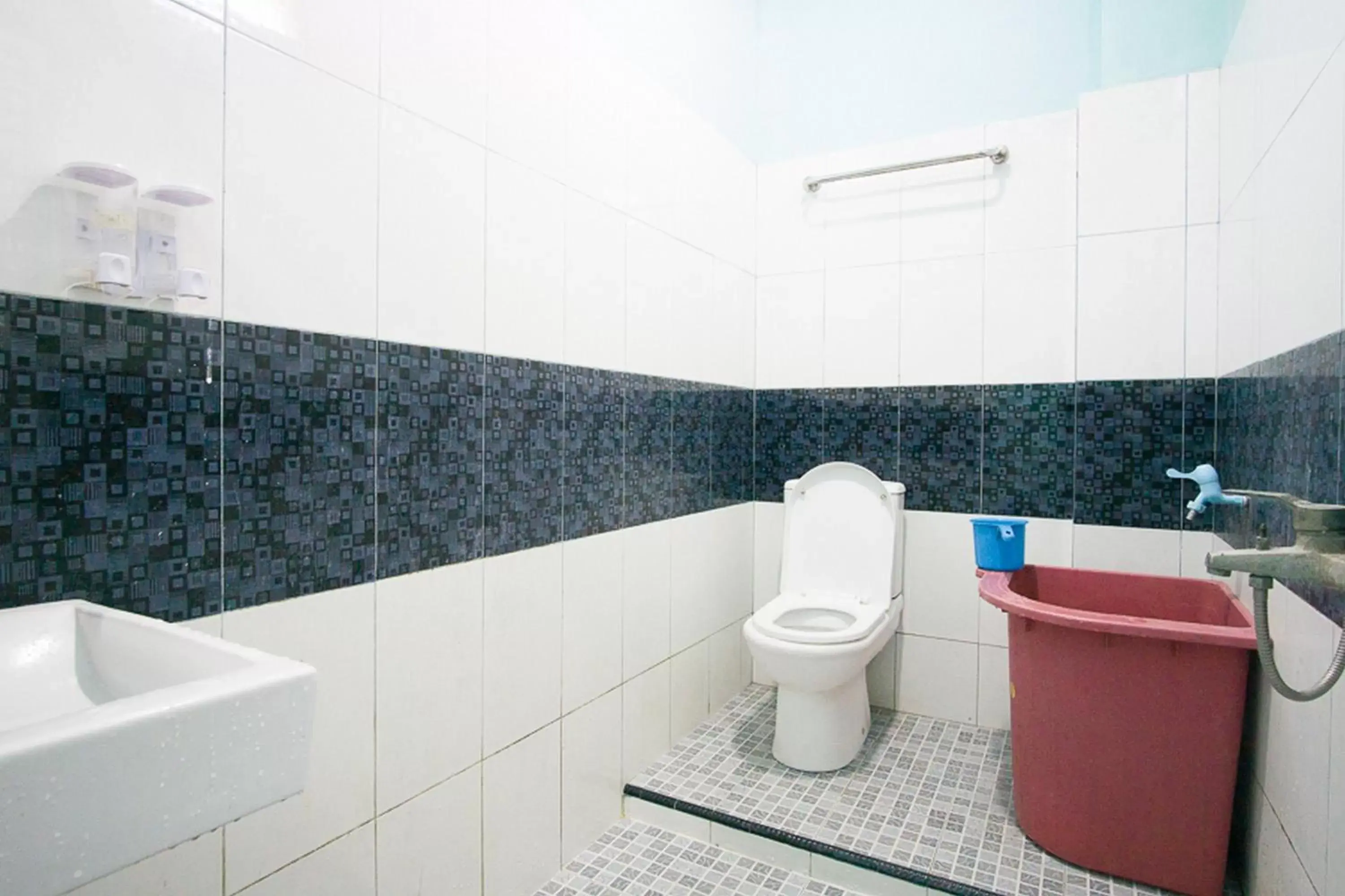 Bathroom in RedDoorz near Mikie Holiday Funland Berastagi