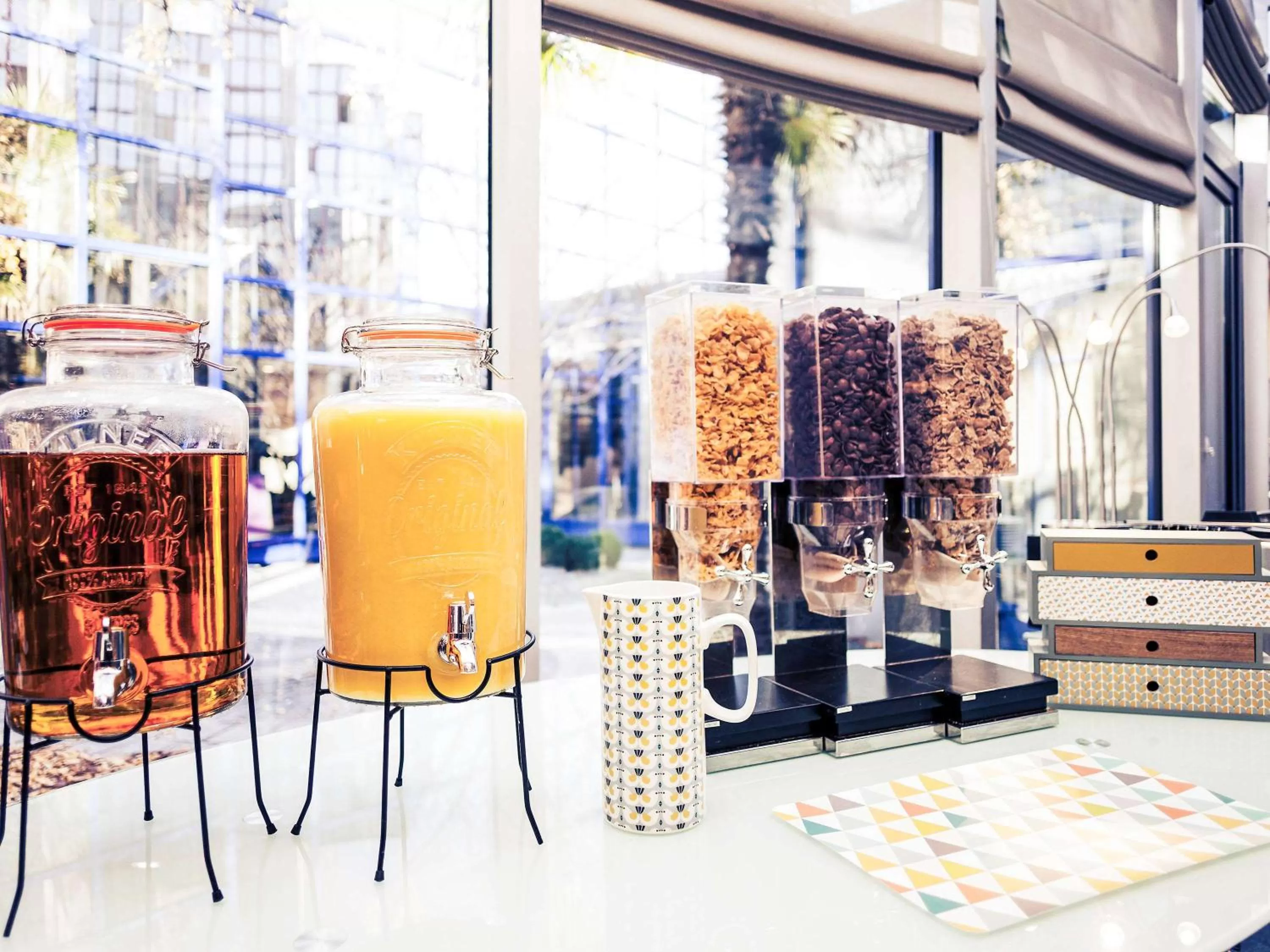 Restaurant/places to eat in Mercure Paris Val de Fontenay