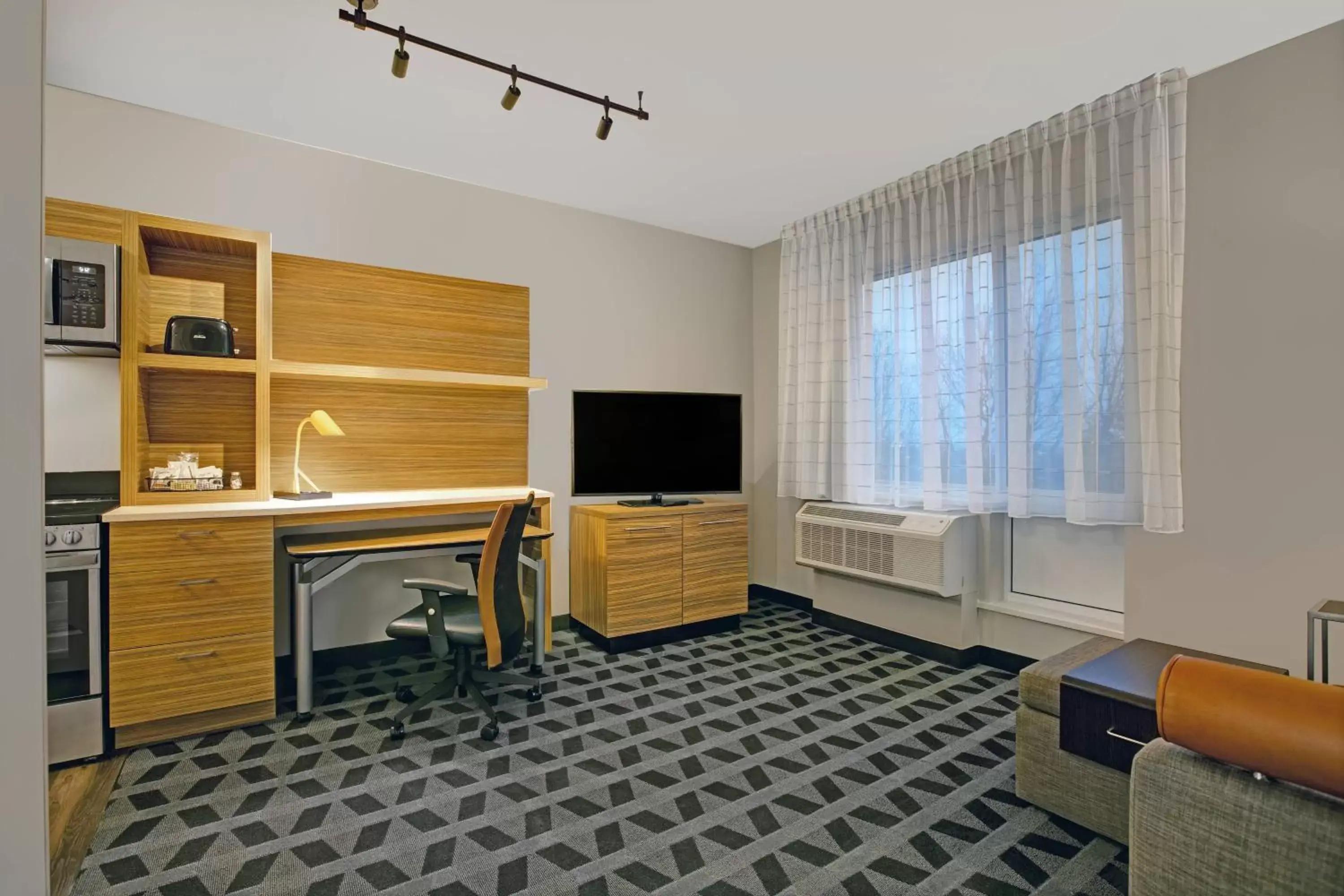 Photo of the whole room, TV/Entertainment Center in TownePlace Suites by Marriott Potomac Mills Woodbridge