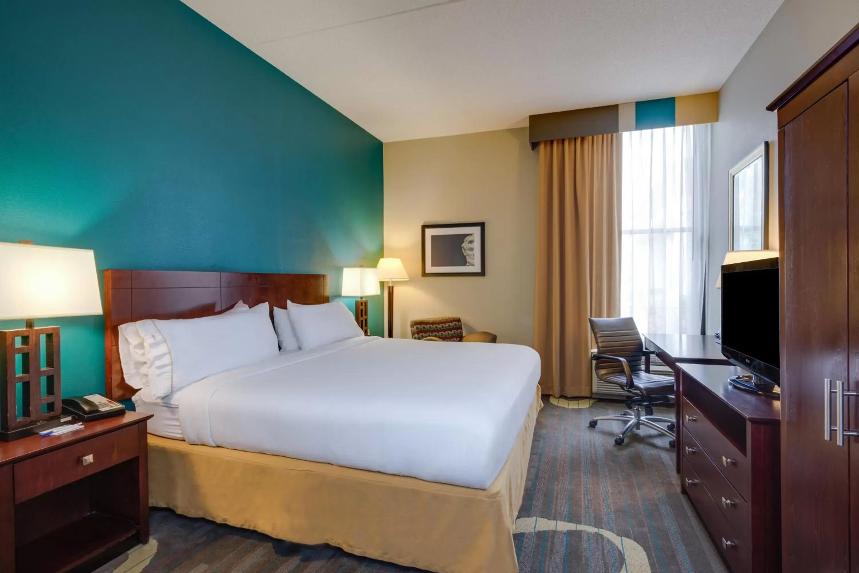 Photo of the whole room, Bed in Holiday Inn Express Washington DC East- Andrews AFB, an IHG Hotel