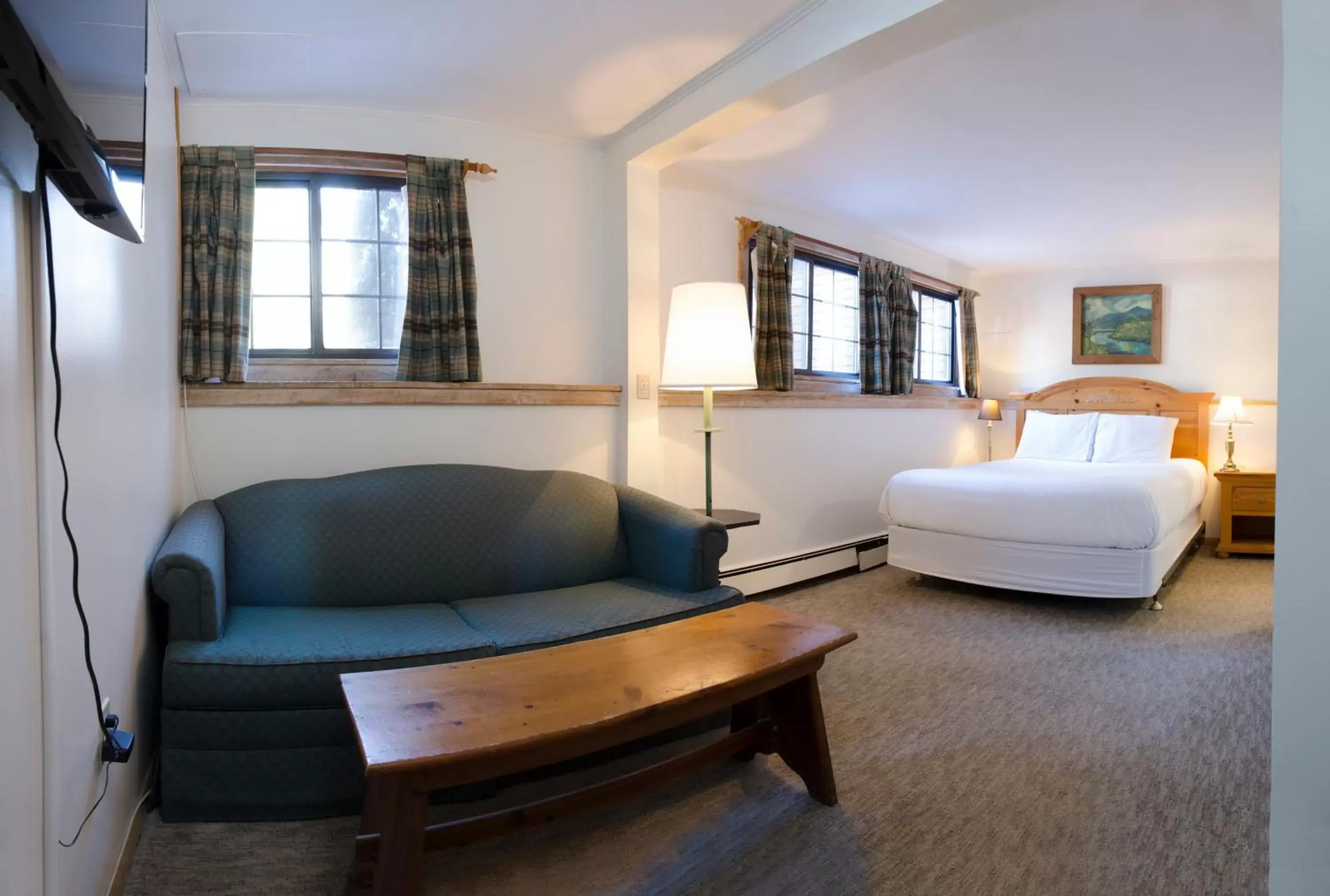 Bed, Seating Area in Summit Lodge