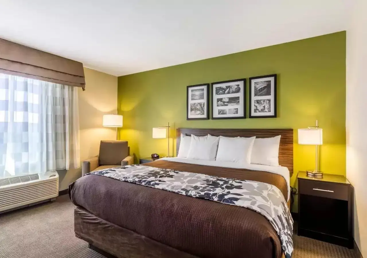 Bedroom, Bed in Sleep Inn & Suites Jourdanton - Pleasanton