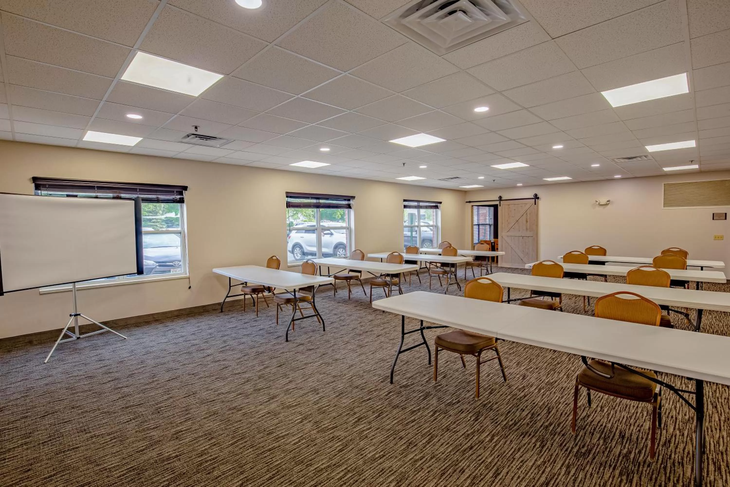 Business facilities in Country Inn & Suites by Radisson, Crystal Lake, IL