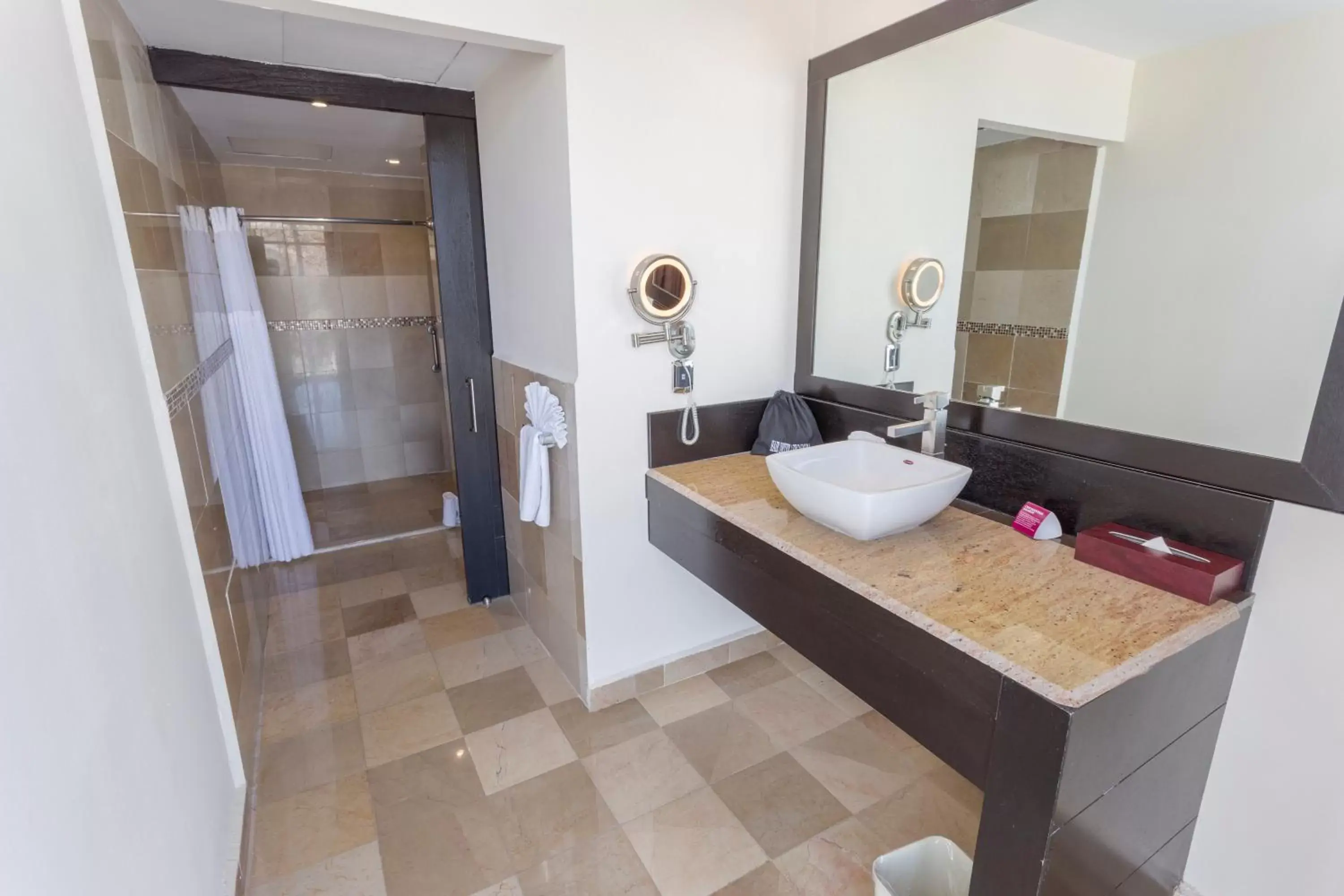 Photo of the whole room, Bathroom in Hotel Diamante Queretaro