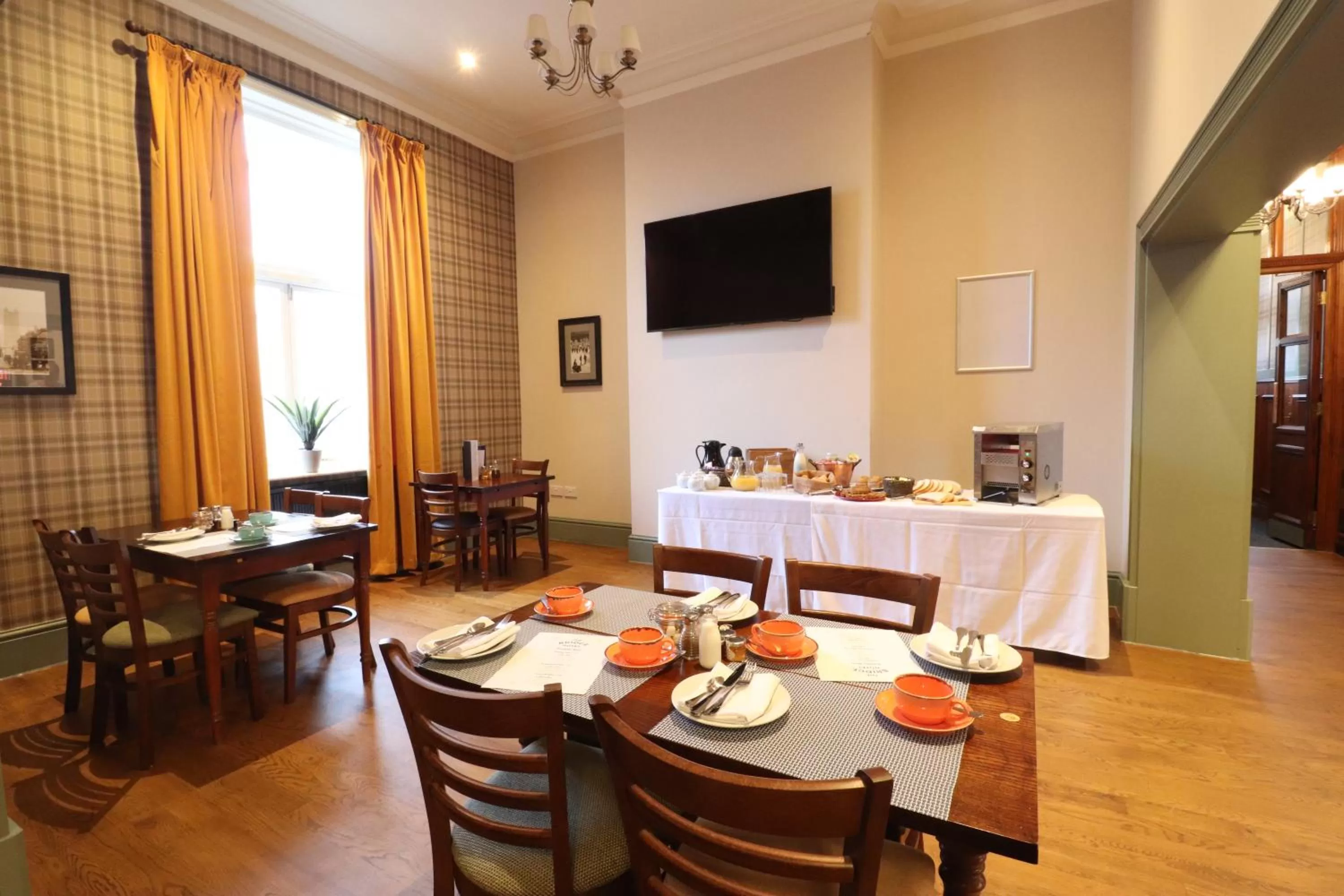 Restaurant/places to eat in The Bridge Inn Hotel