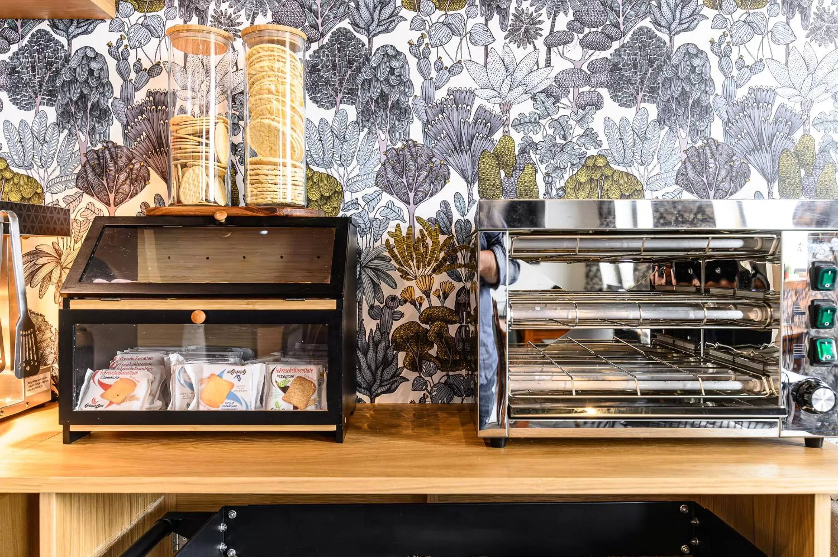 Food and drinks in Central Lodge Hotel