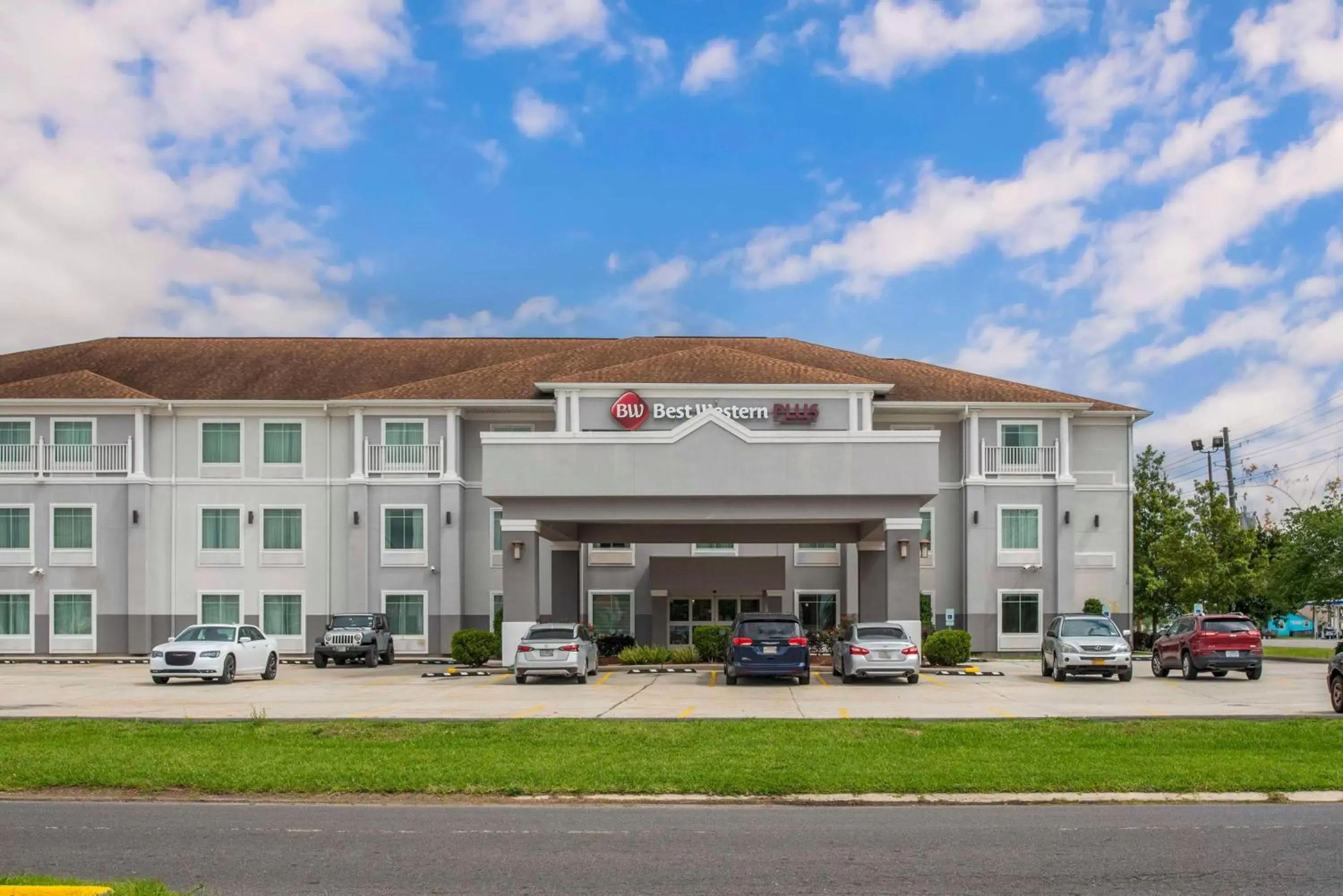 Property Building in Best Western Plus Chalmette Hotel