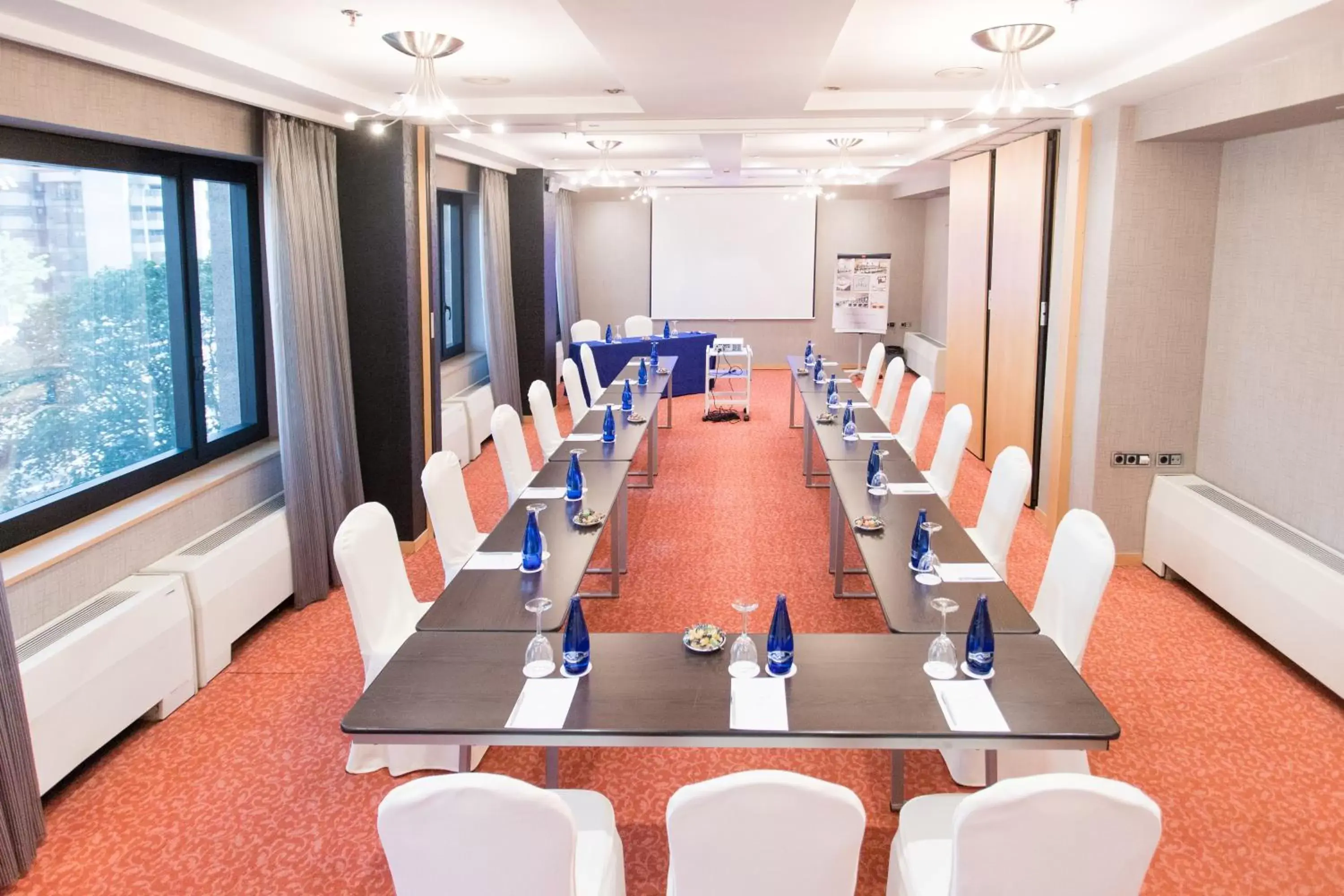 Business facilities in Abba Madrid