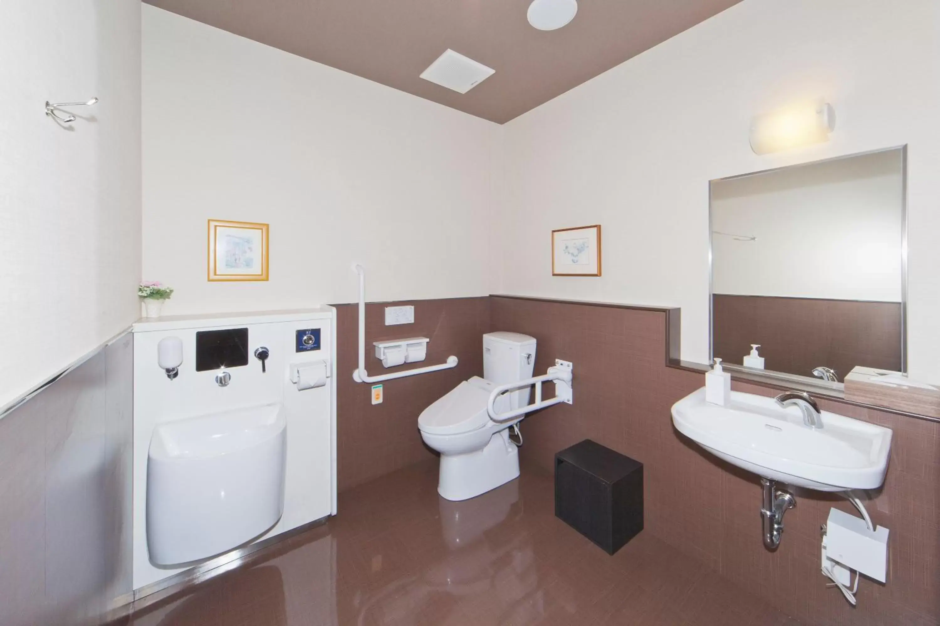 Area and facilities, Bathroom in Hotel Route-Inn Saiki Ekimae