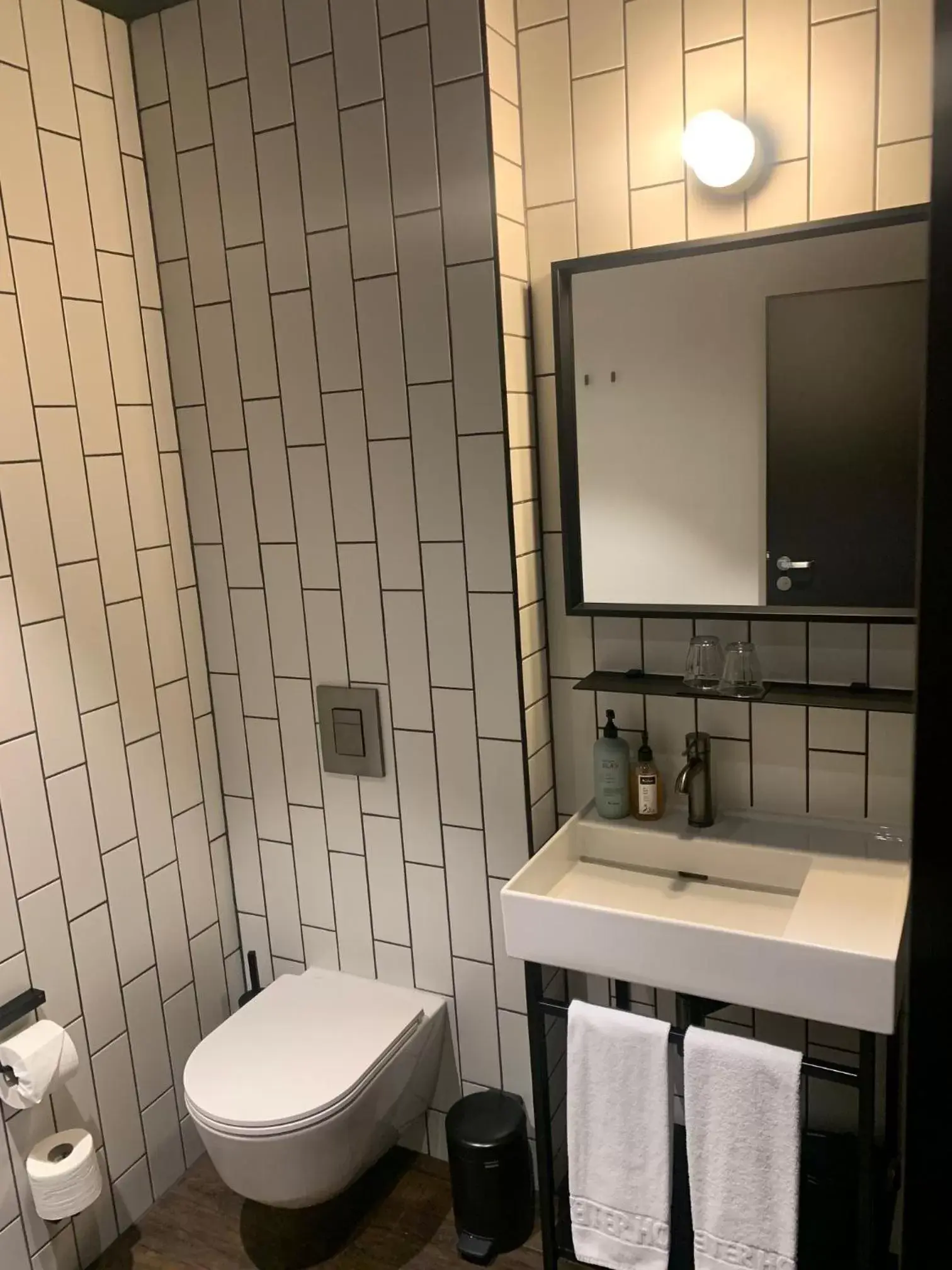 Bathroom in Exeter Hotel