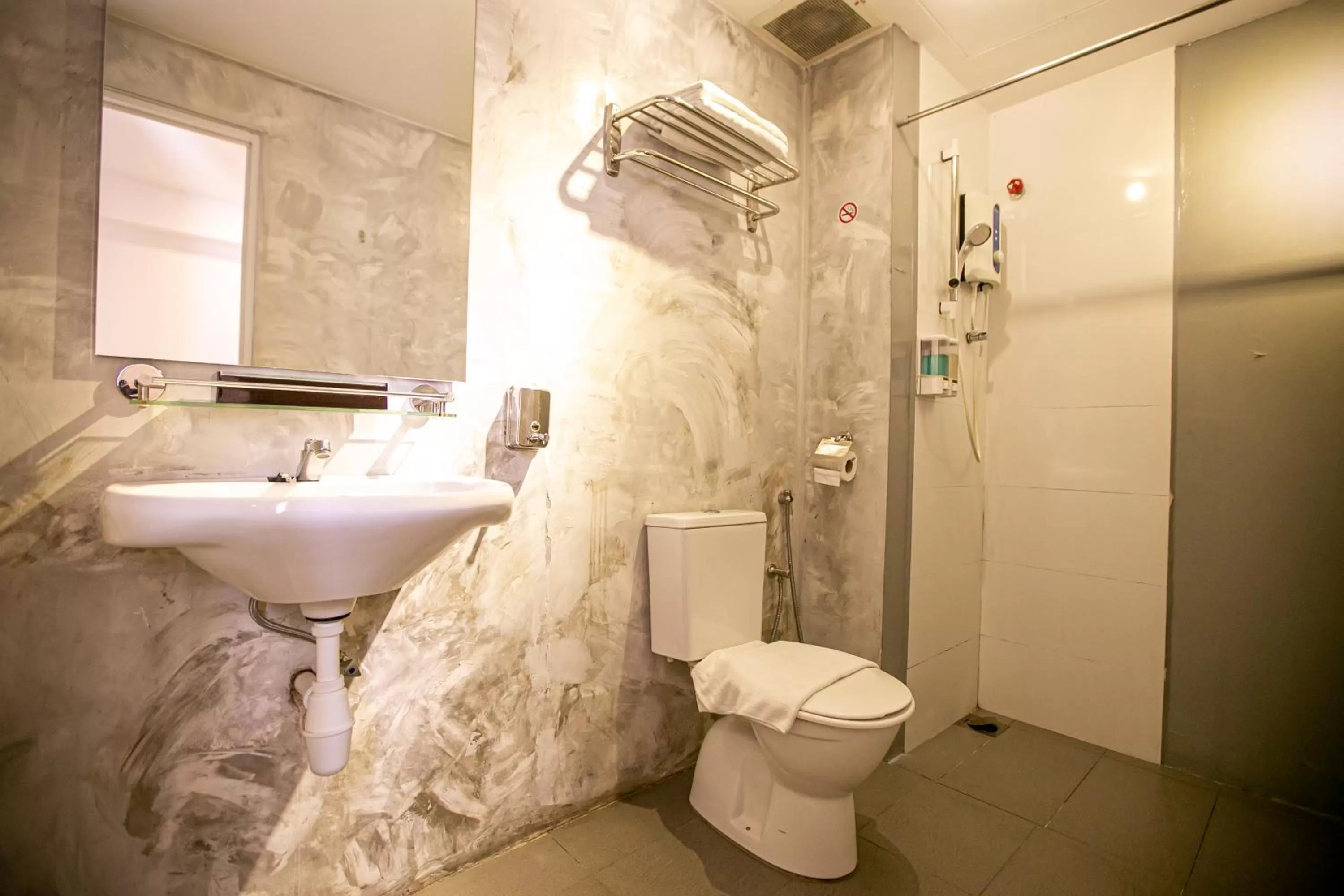 Bathroom in Chulia Mansion