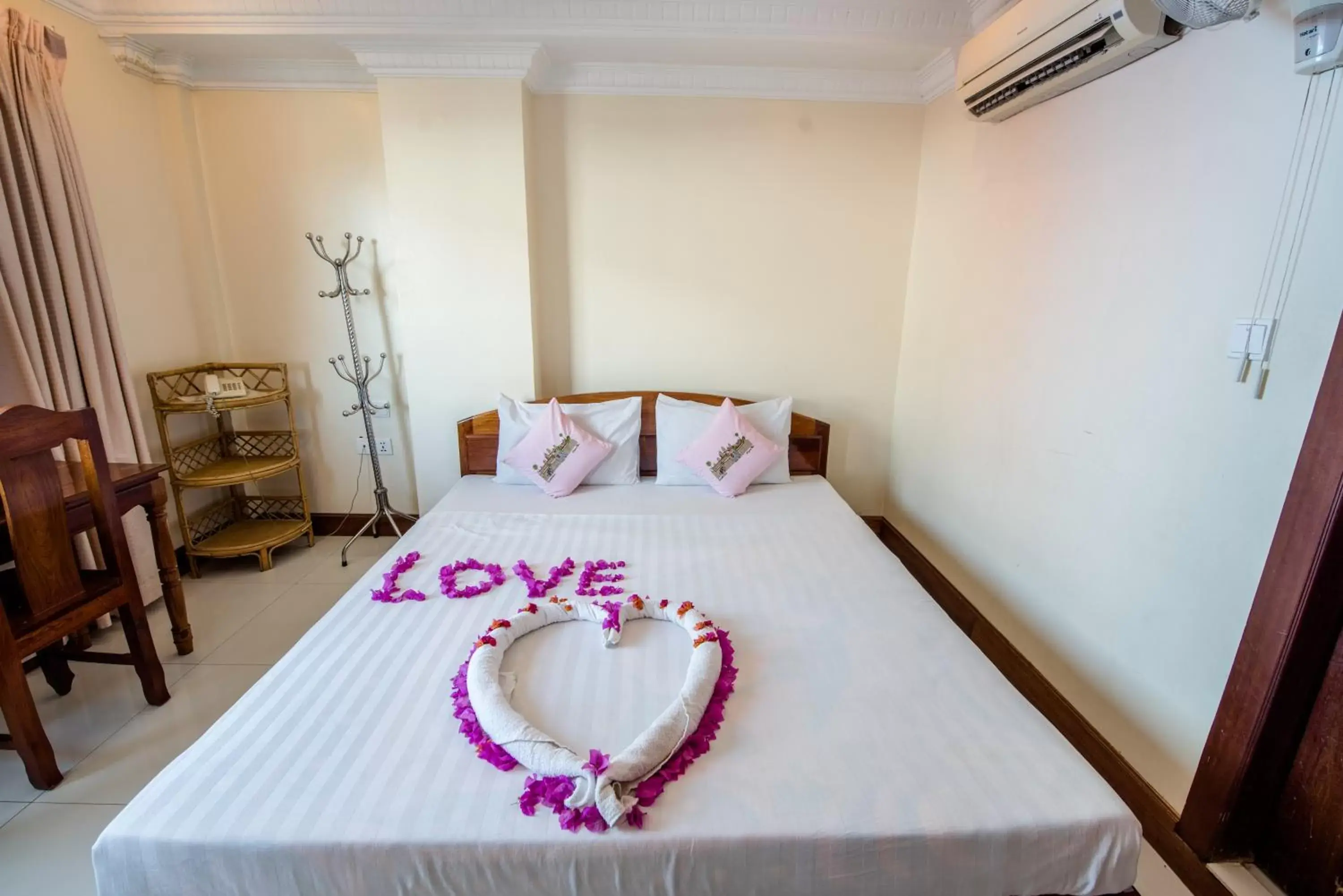 Bedroom, Bed in Seng Hout Hotel