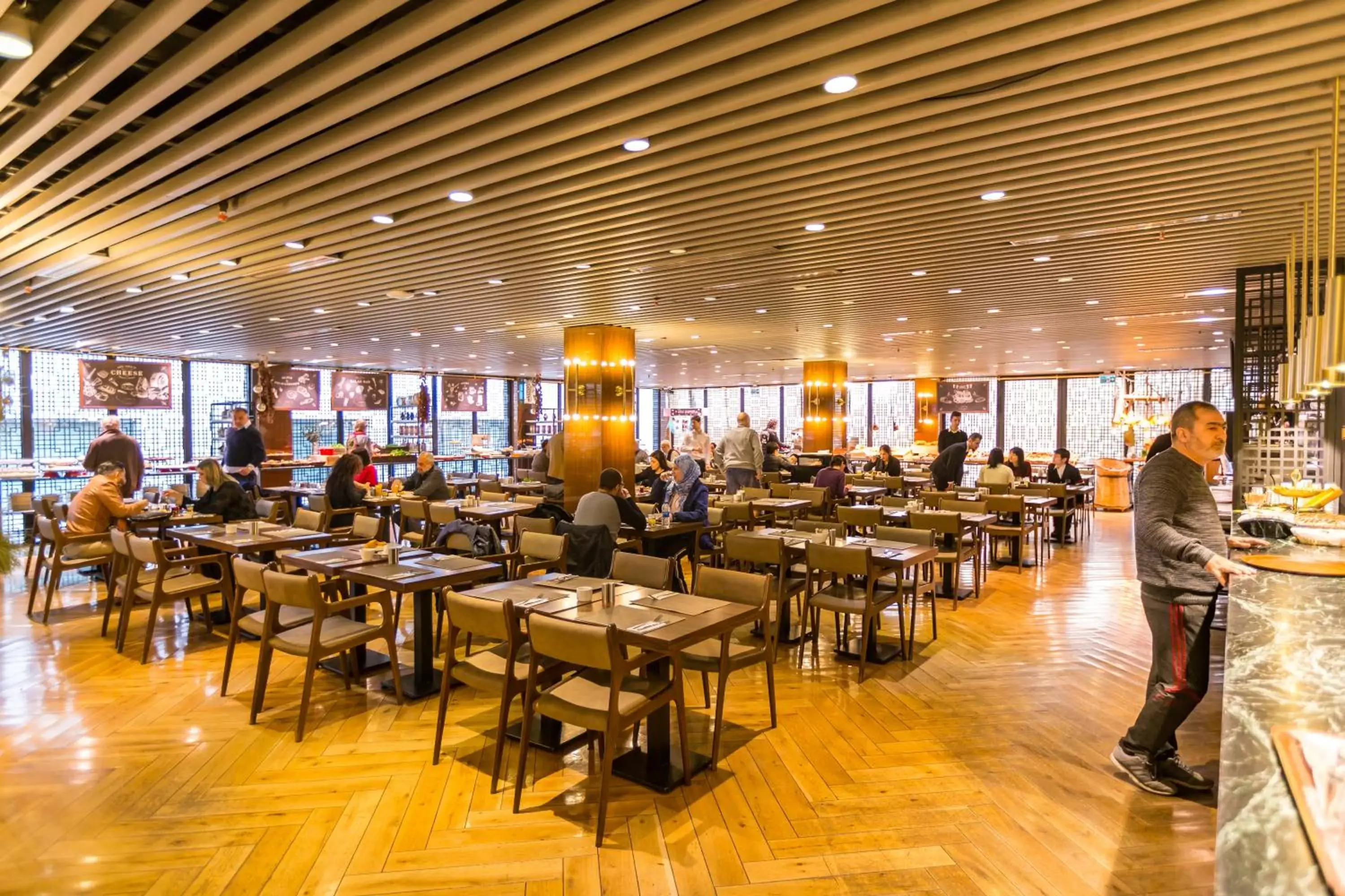 Restaurant/Places to Eat in Sura Hagia Sophia Hotel