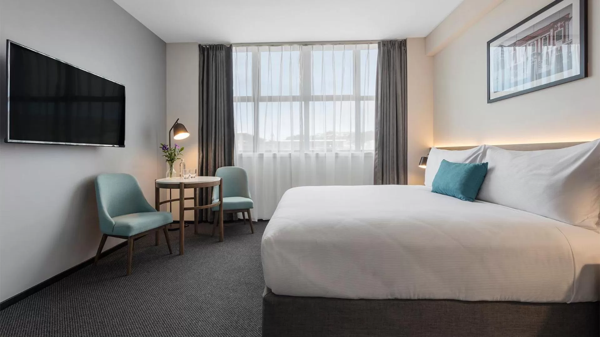 TV and multimedia, Bed in Oaks Wellington Hotel