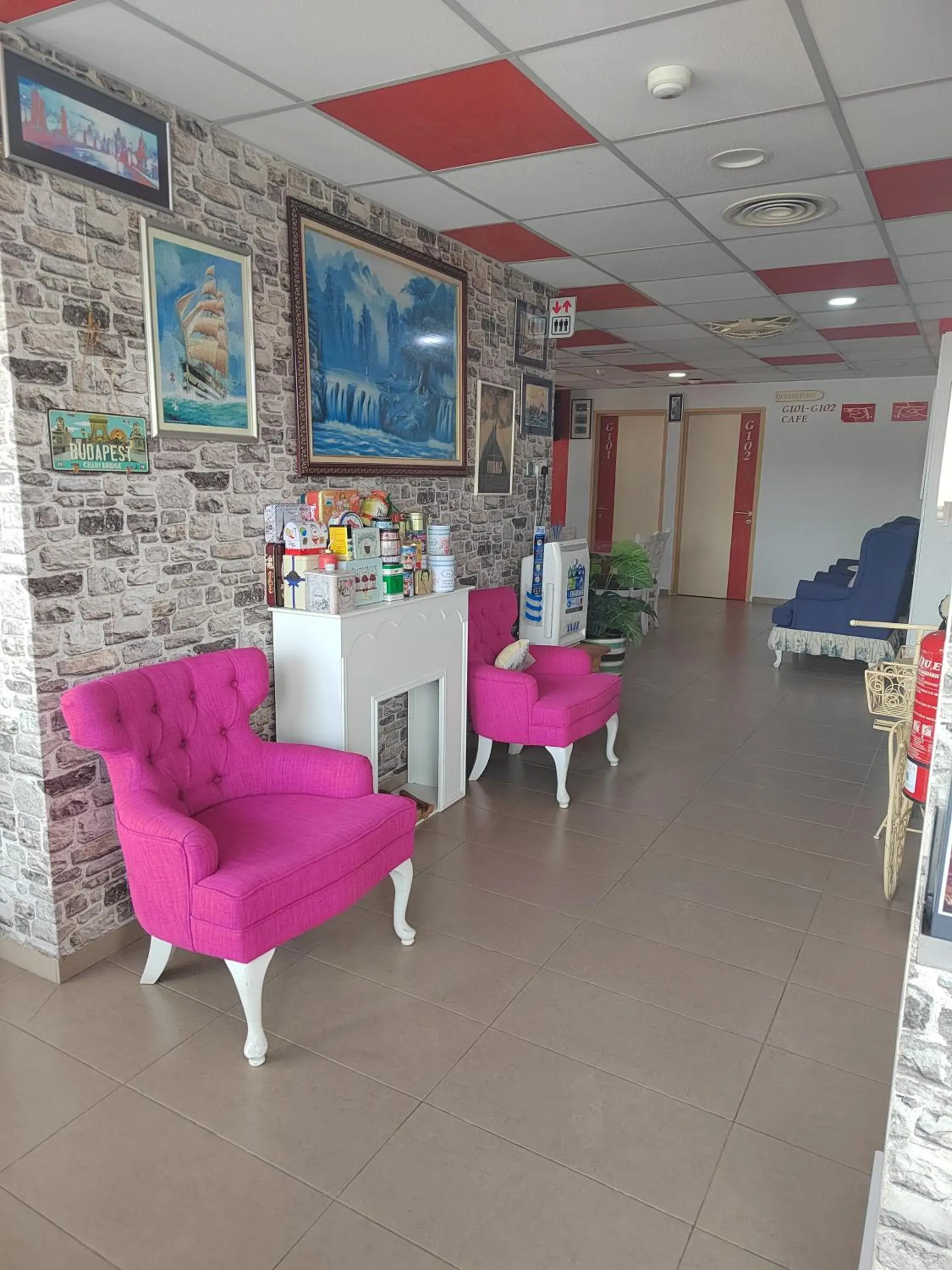 Seating area in Motel Fyna