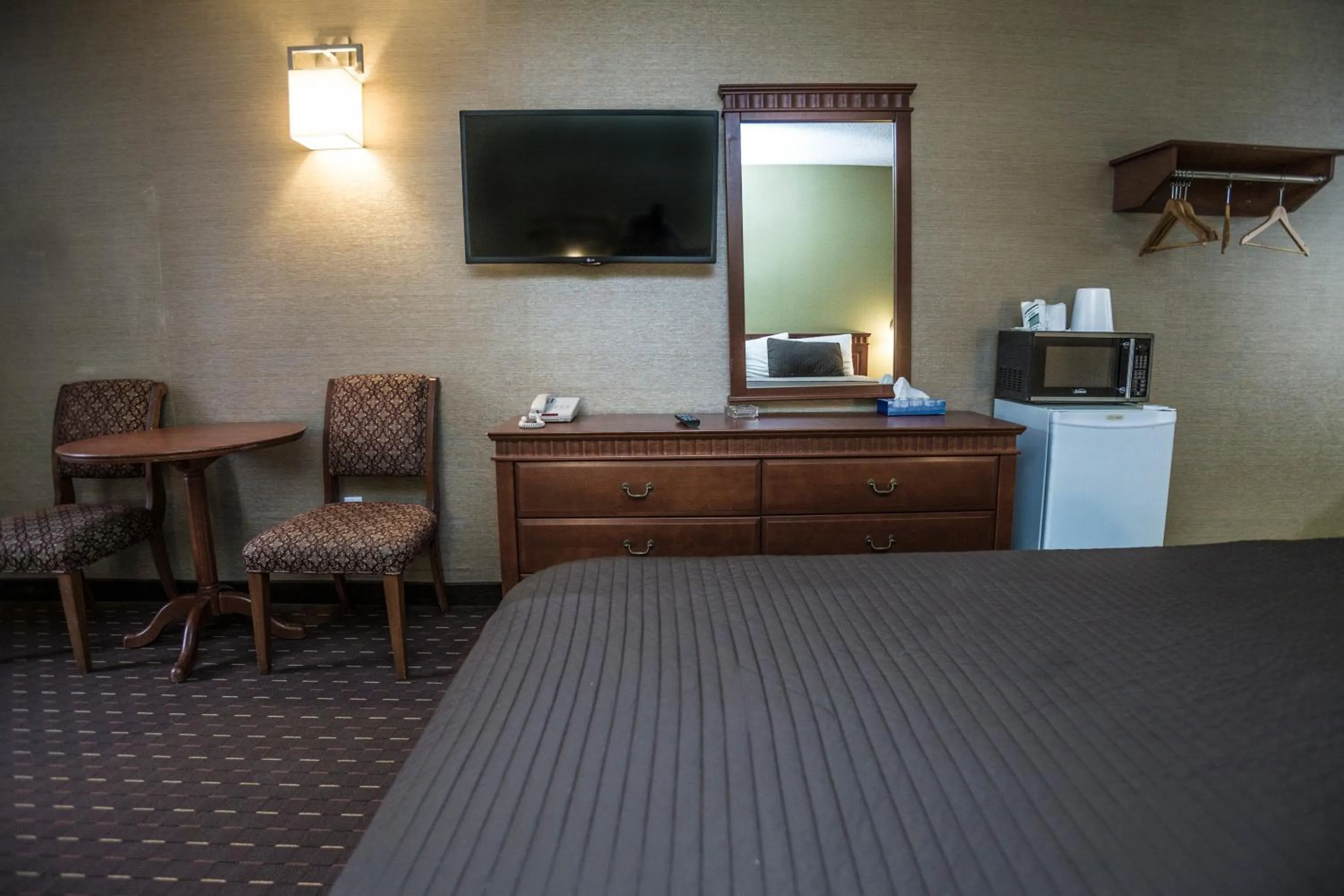 Decorative detail, Bed in Mississauga Gate Inn