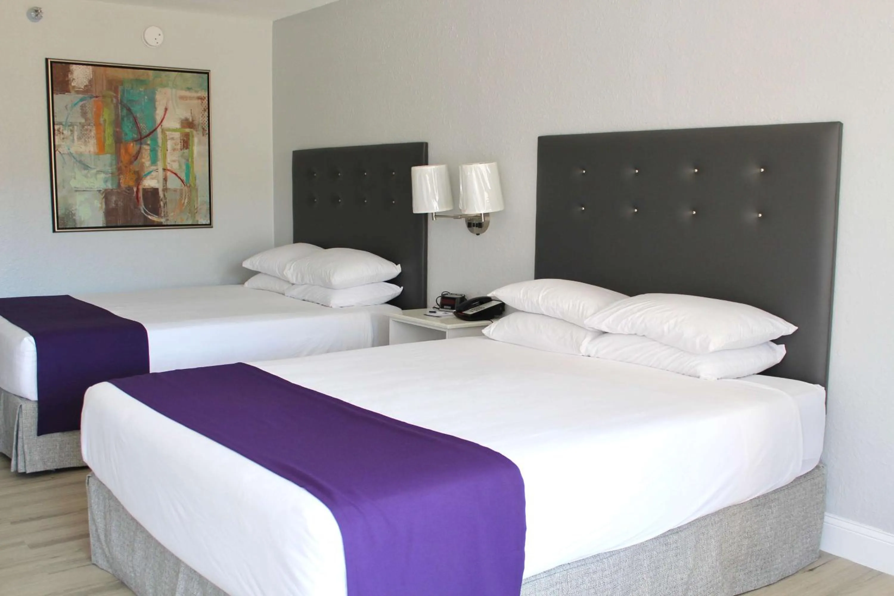 Photo of the whole room, Bed in Vivo Living Kissimmee West