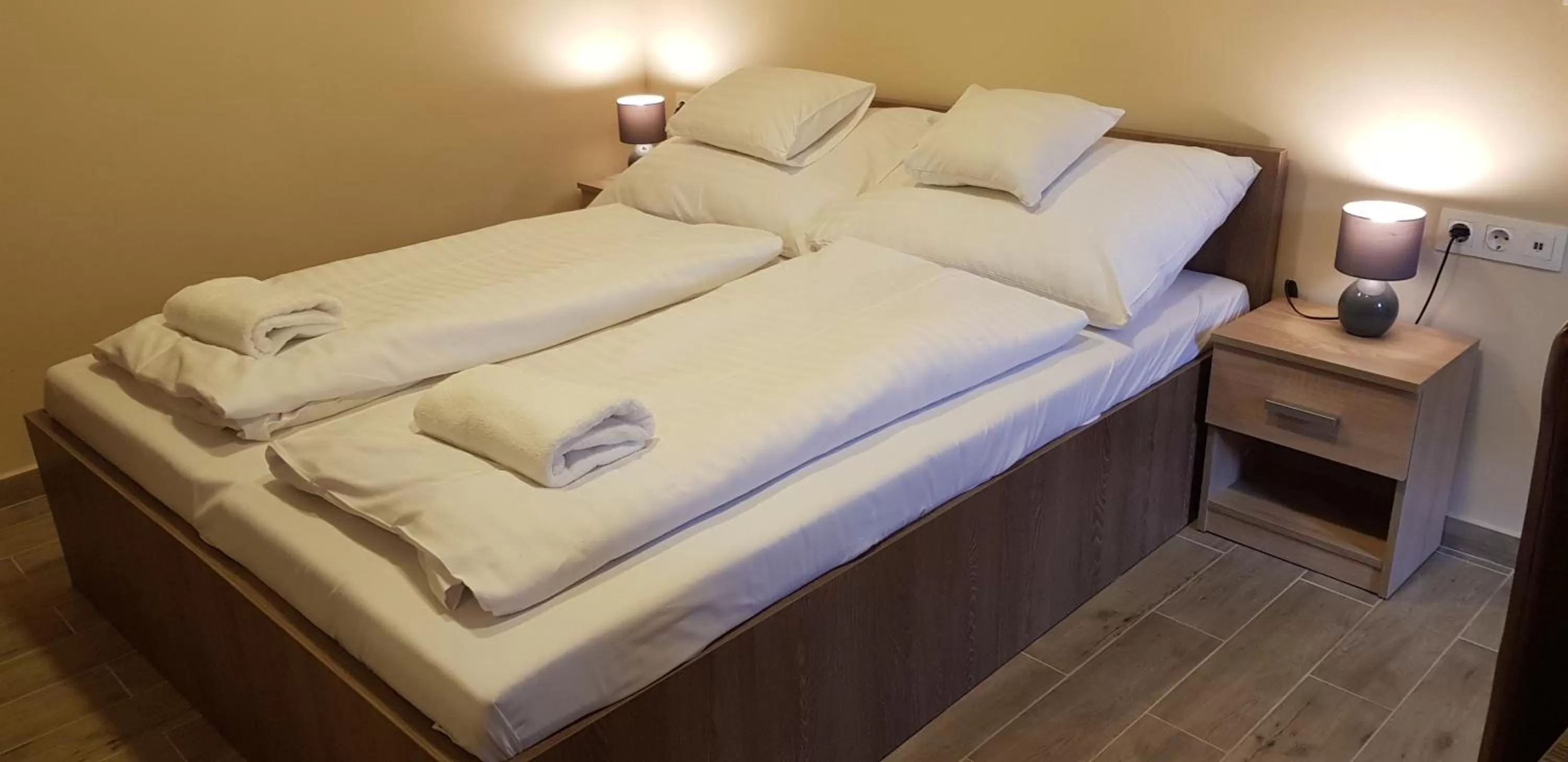 Bed in Central Panzió Gyula