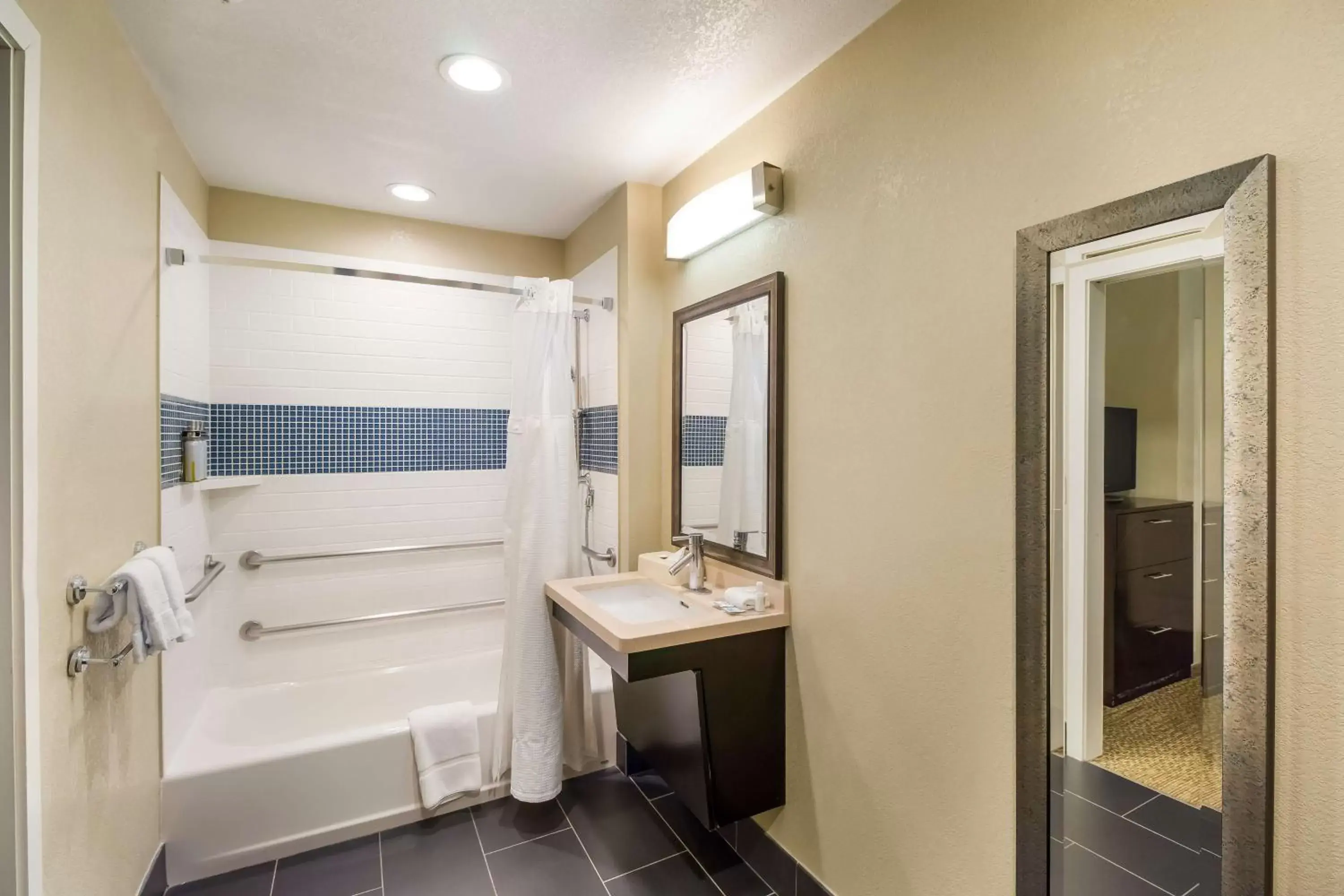 Photo of the whole room, Bathroom in Sonesta ES Suites Torrance Redondo Beach